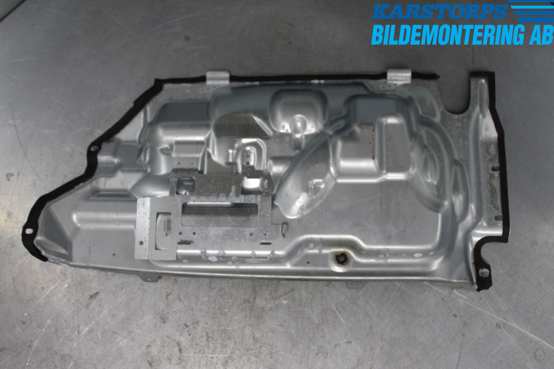 Volvo V60 14-18 Torpedplåt-Torpedplast