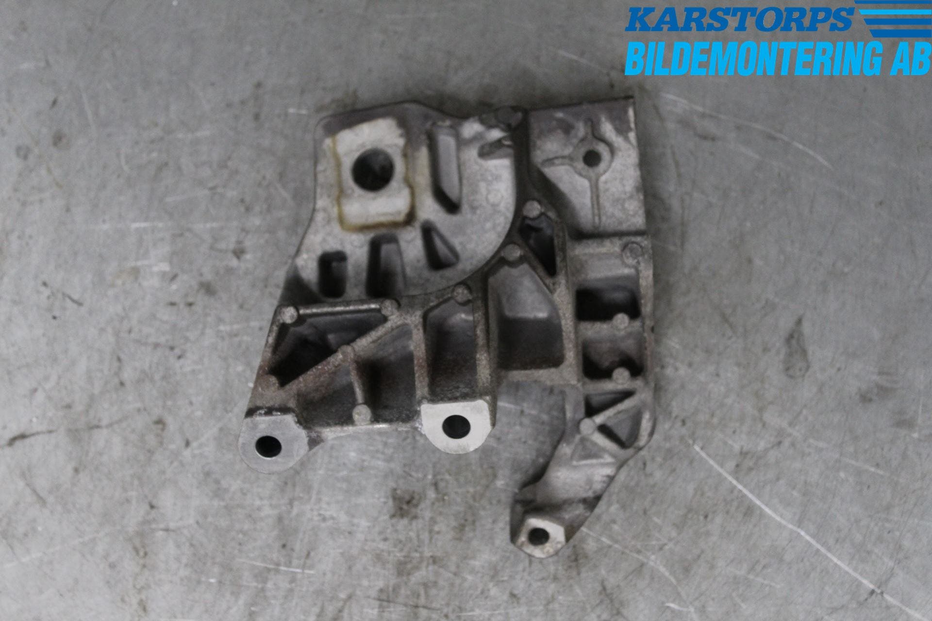 Volvo V70 14-16 Motorfäste