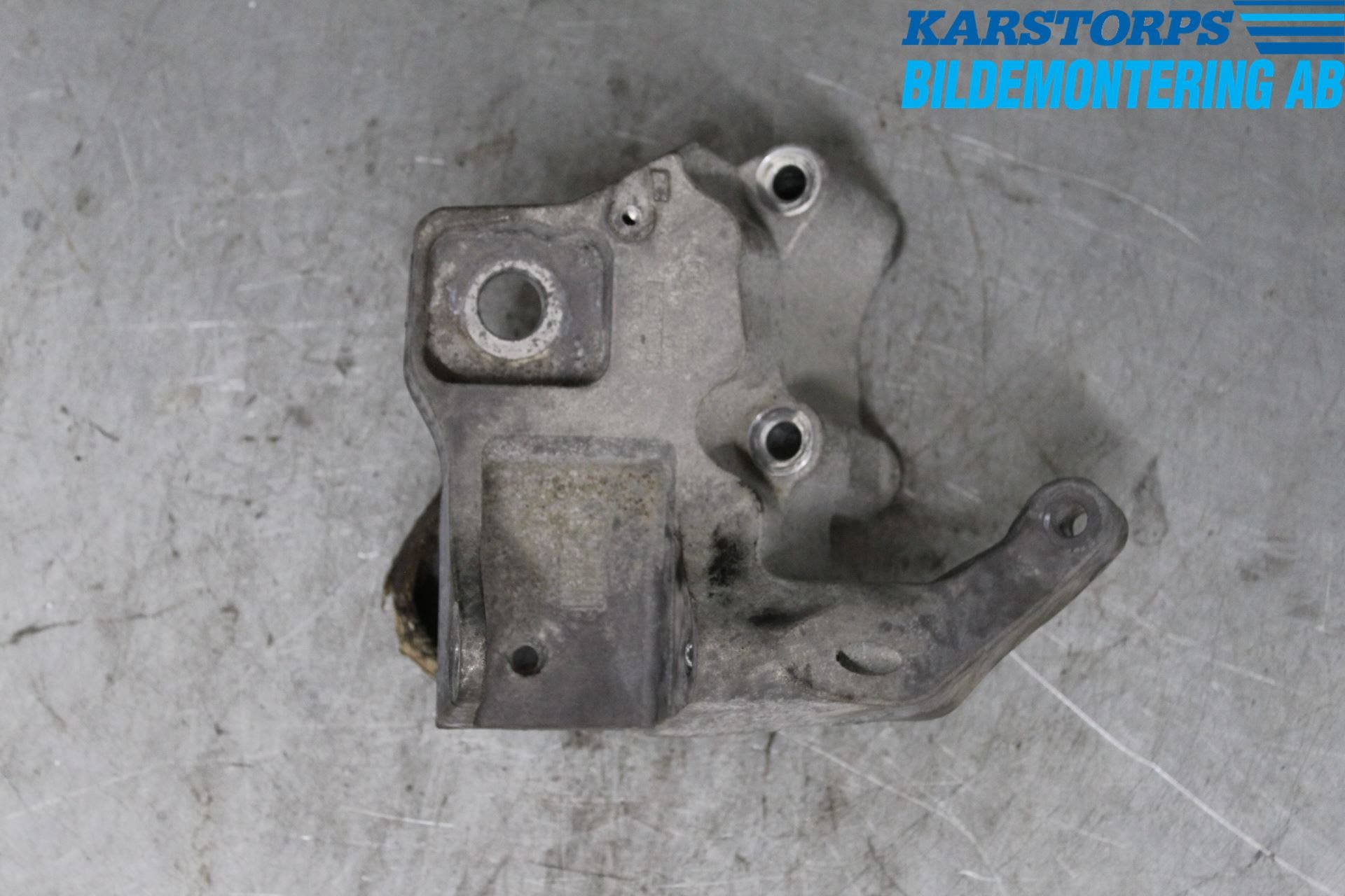 Volvo V70 14-16 Motorfäste