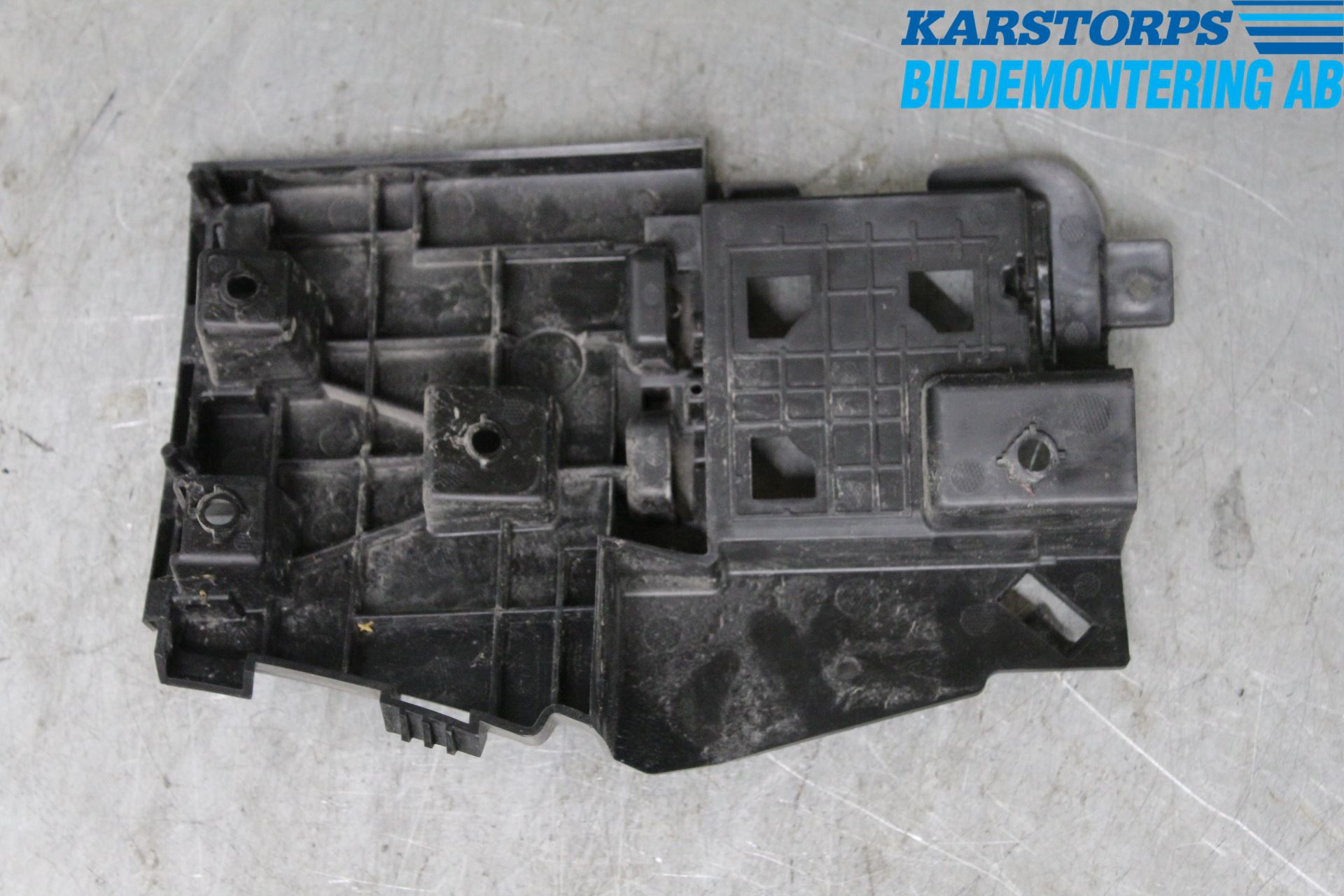 Volvo V60 14-18 Stötfångarfäste Bak Vä