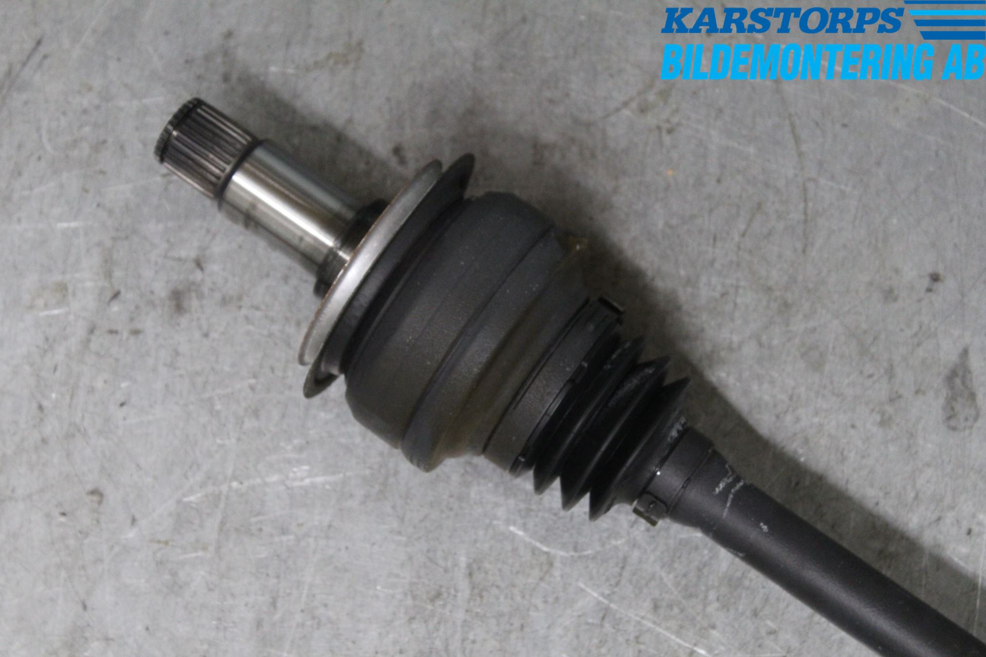 Mercedes-Benz MB C-KLASS (W204) 07-15 Drivaxel Bak Vänster
