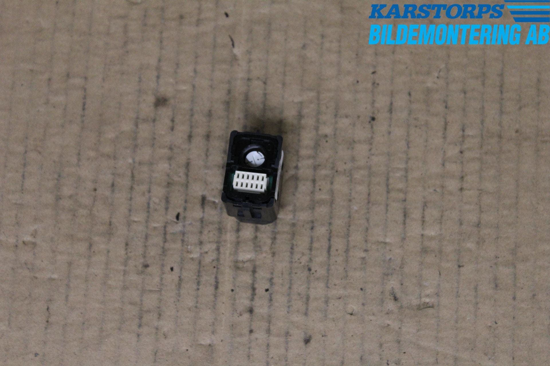 Volvo V70 05-08 Strömställare Fram