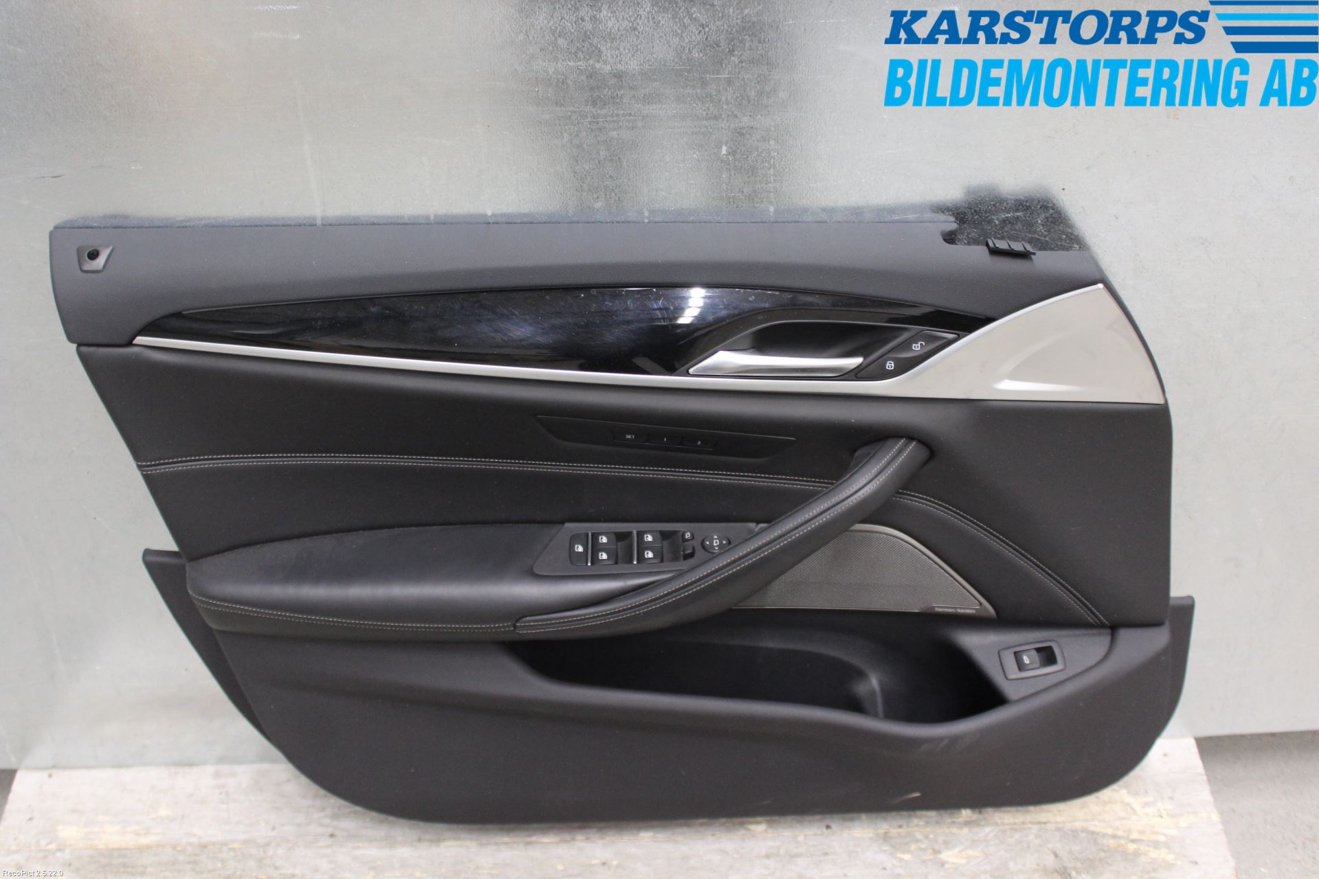 BMW 5 G30/G31/F90 17-23 Dörrklädsel Vä
