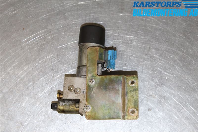 BMW 7 E65/66    00-08 Bakluckeöppnare Automatisk