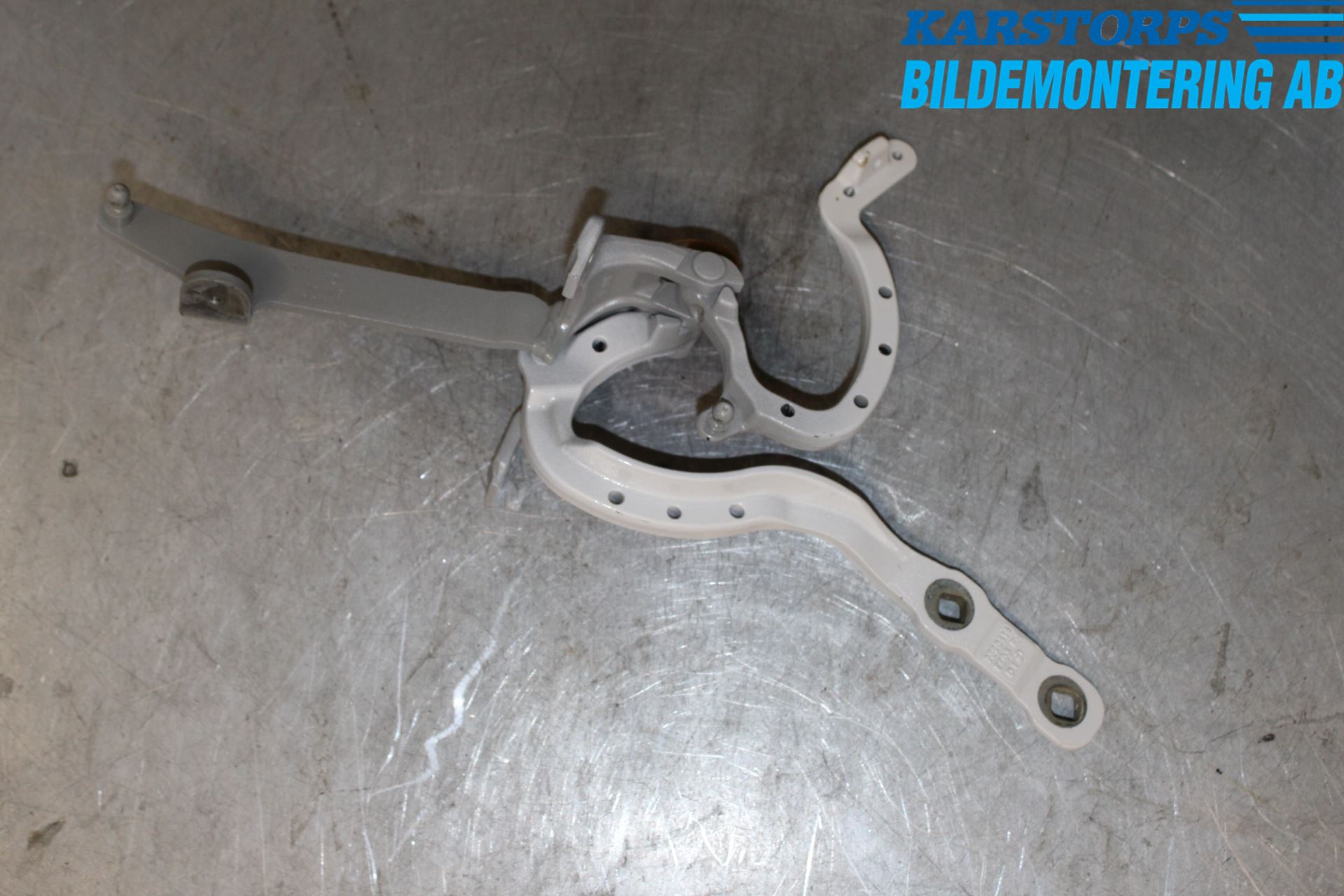 BMW 5 G30/G31/F90 17-23 Bakluckegångjärn Hö