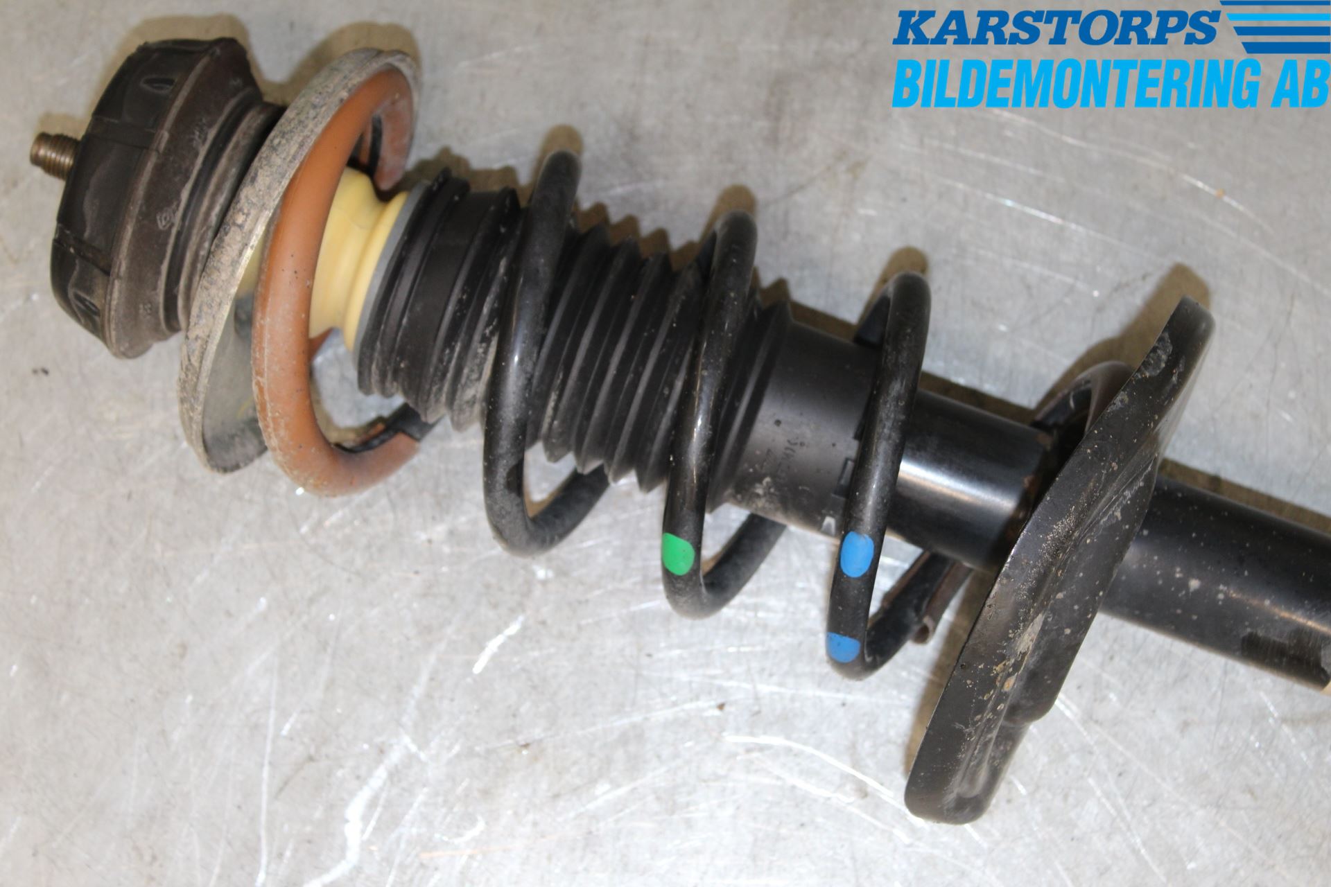 Dacia DOKKER 13- Fjäderben Fram Vänster