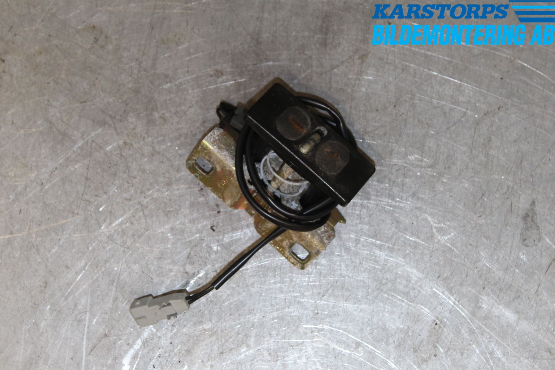 Peugeot 406     99-04 Låskista Baklucka
