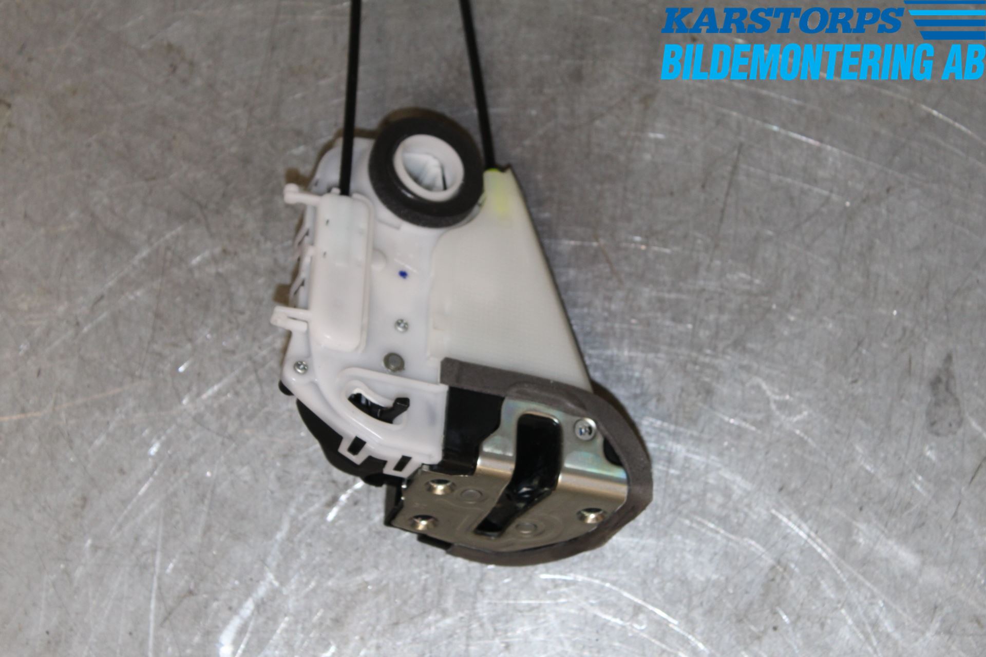 Toyota YARIS XP90 06-11 Låskista-Dörrlås