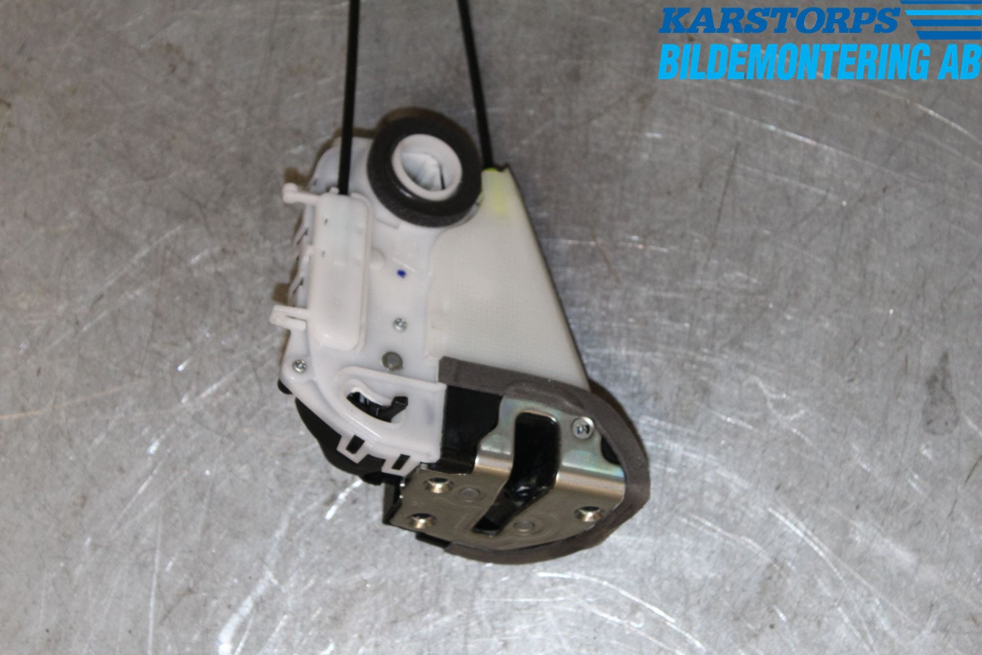 Toyota YARIS XP90 06-11 Låskista-Dörrlås