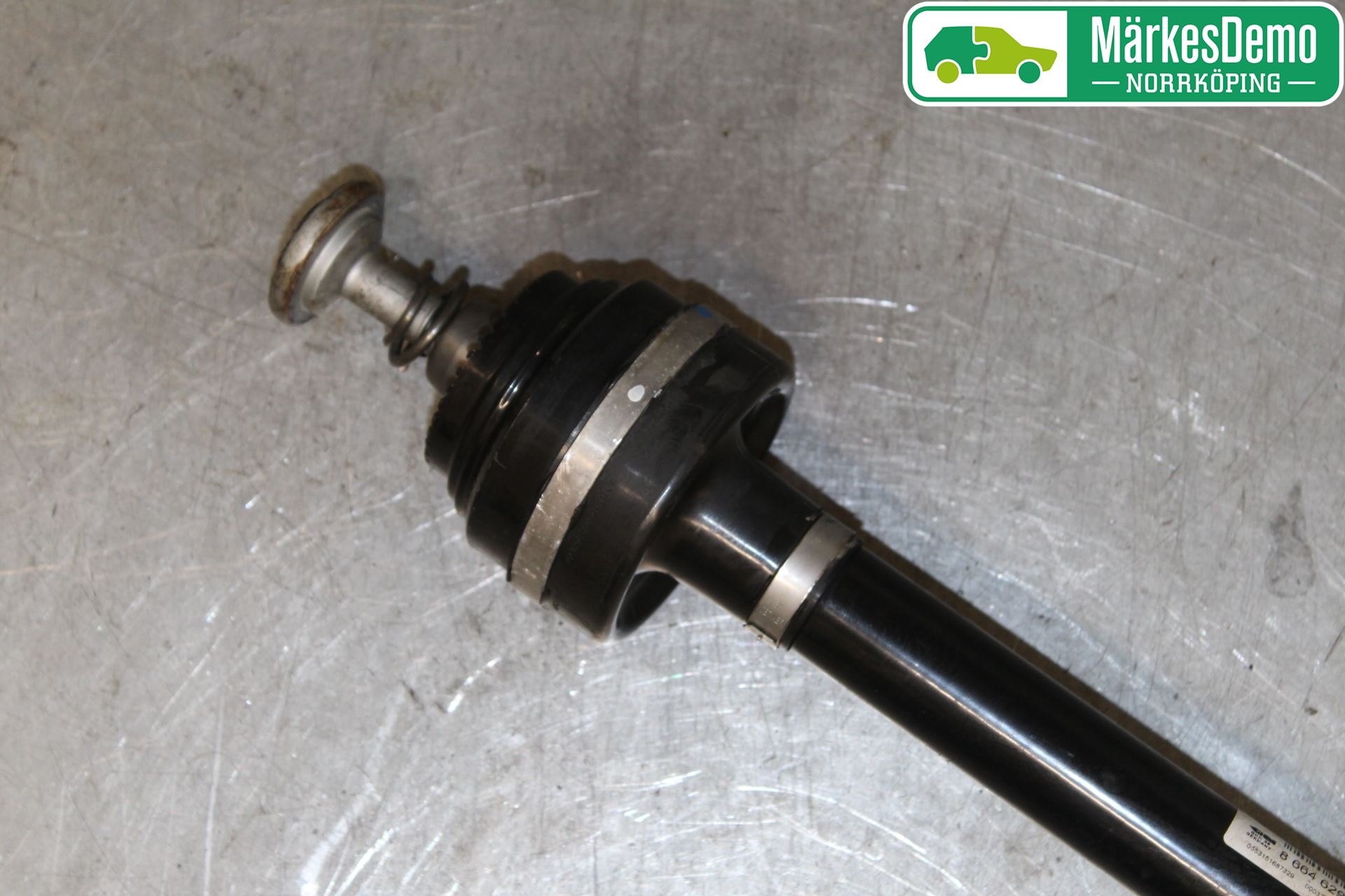 BMW 5 G30/G31/F90 17-23 Drivaxel Bak Vänster