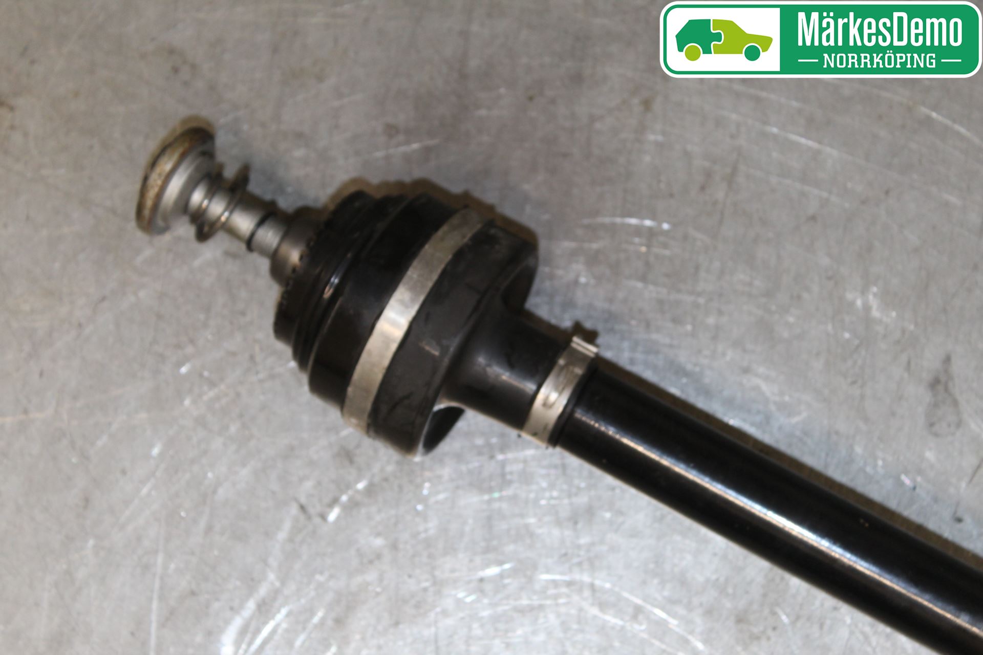 BMW 5 G30/G31/F90 17-23 Drivaxel Bak Höger