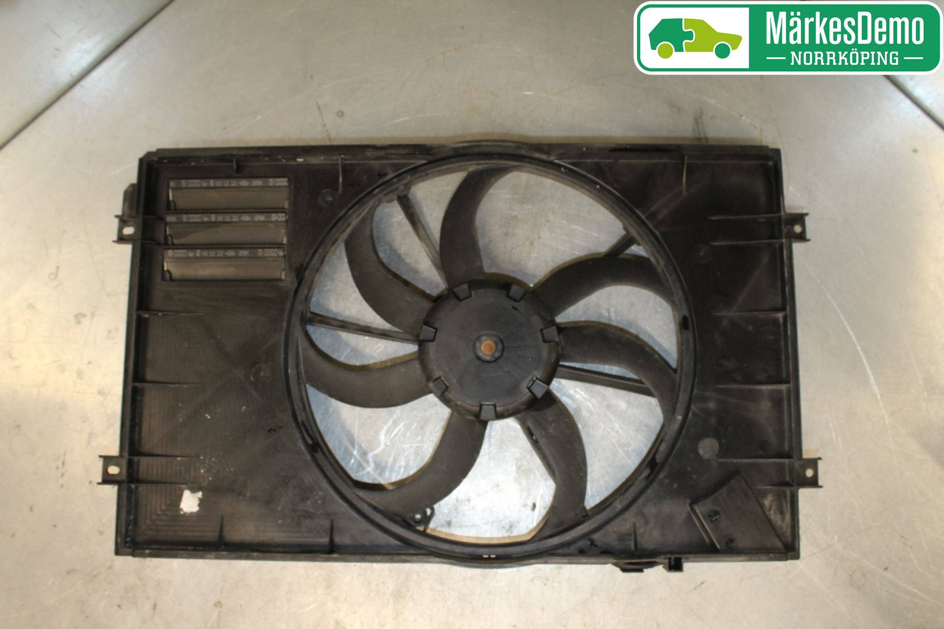 Volkswagen VW CADDY      04-10 Kylfläkt El