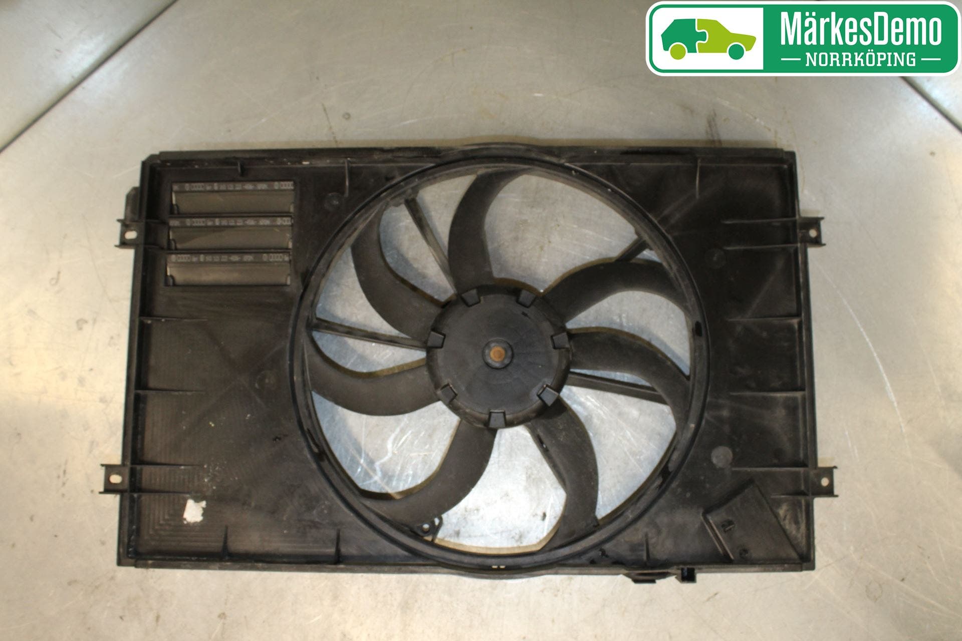 Volkswagen VW CADDY 04-10 Kylfläkt El