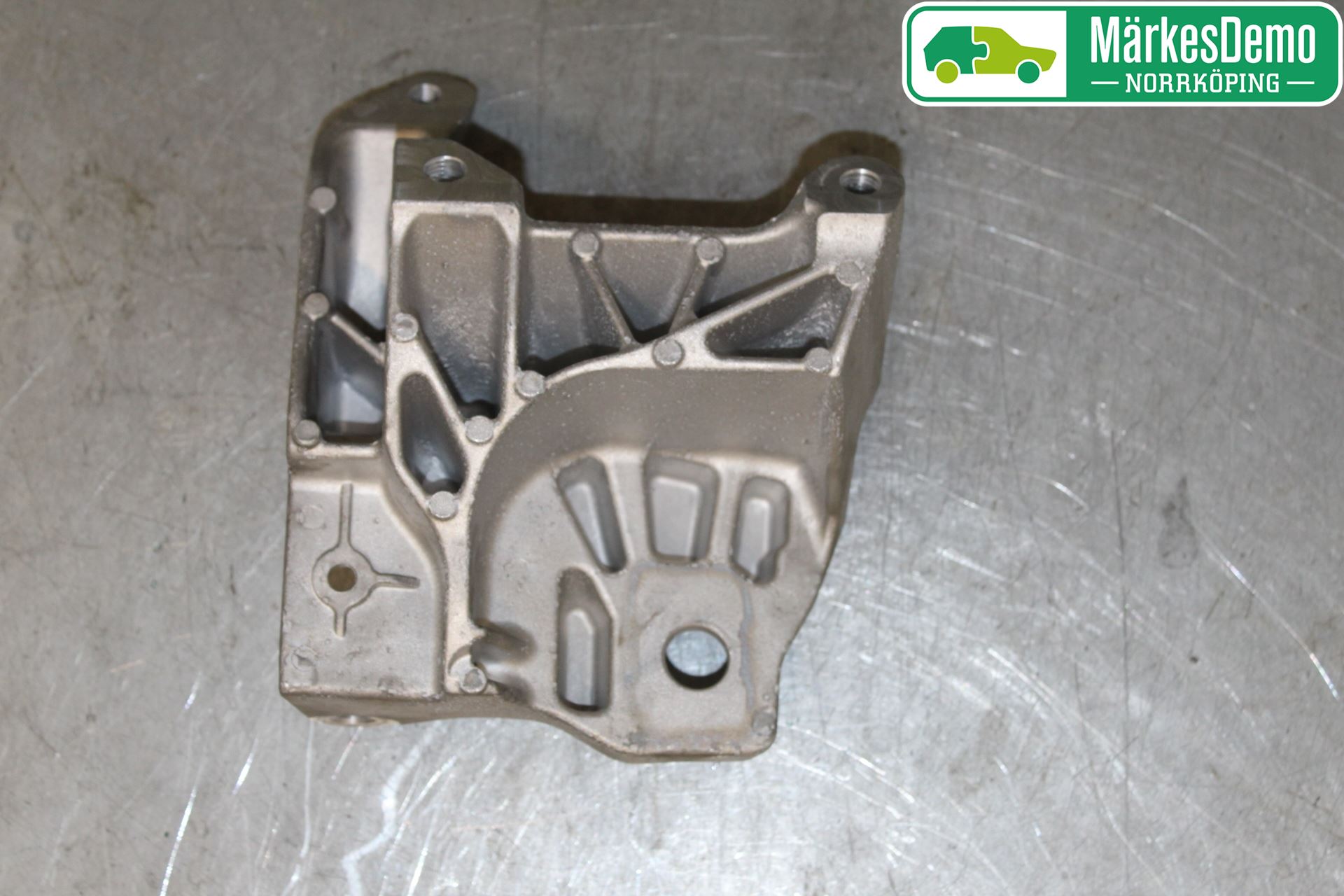 Volvo S60 14-18 Motorfäste