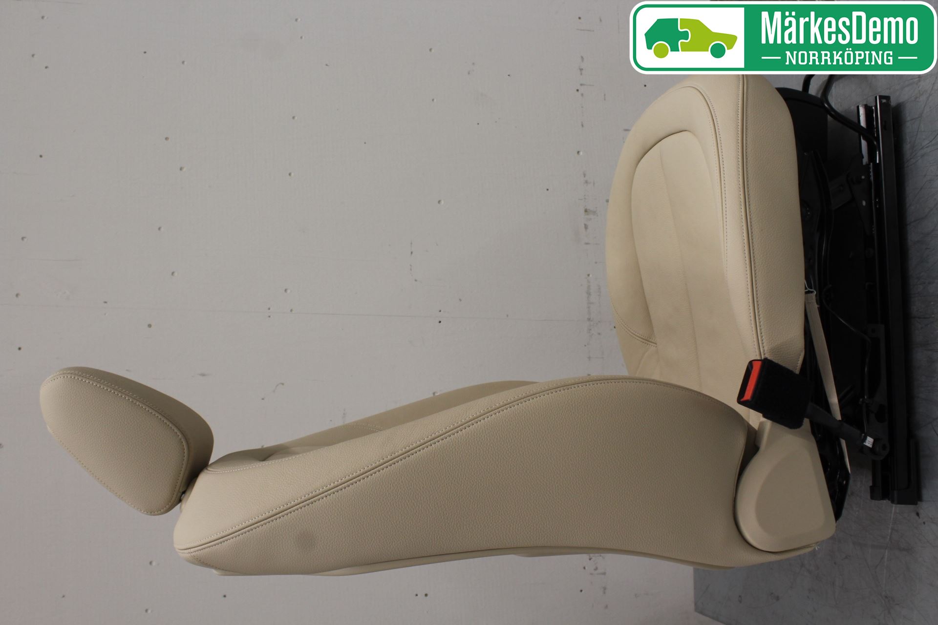 BMW 2 F46 GRAN TOURER 15-22 Inredning Stol Fram Vä