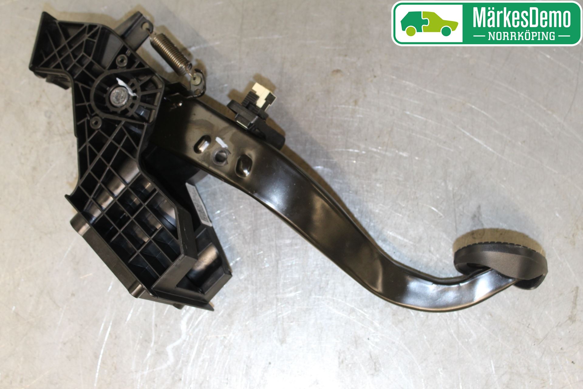 BMW 2 F46 GRAN TOURER 15-22 Bromspedal