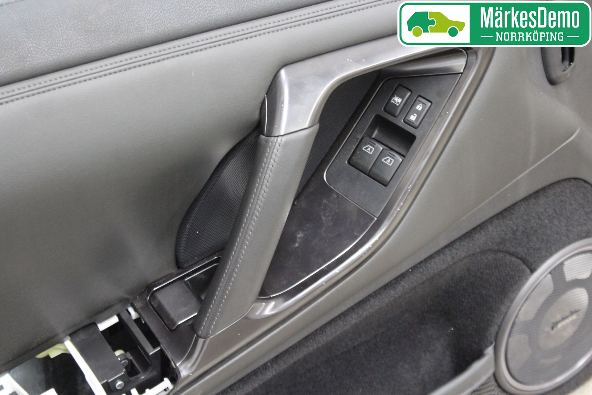 Nissan GT-R Dörrklädsel Vä