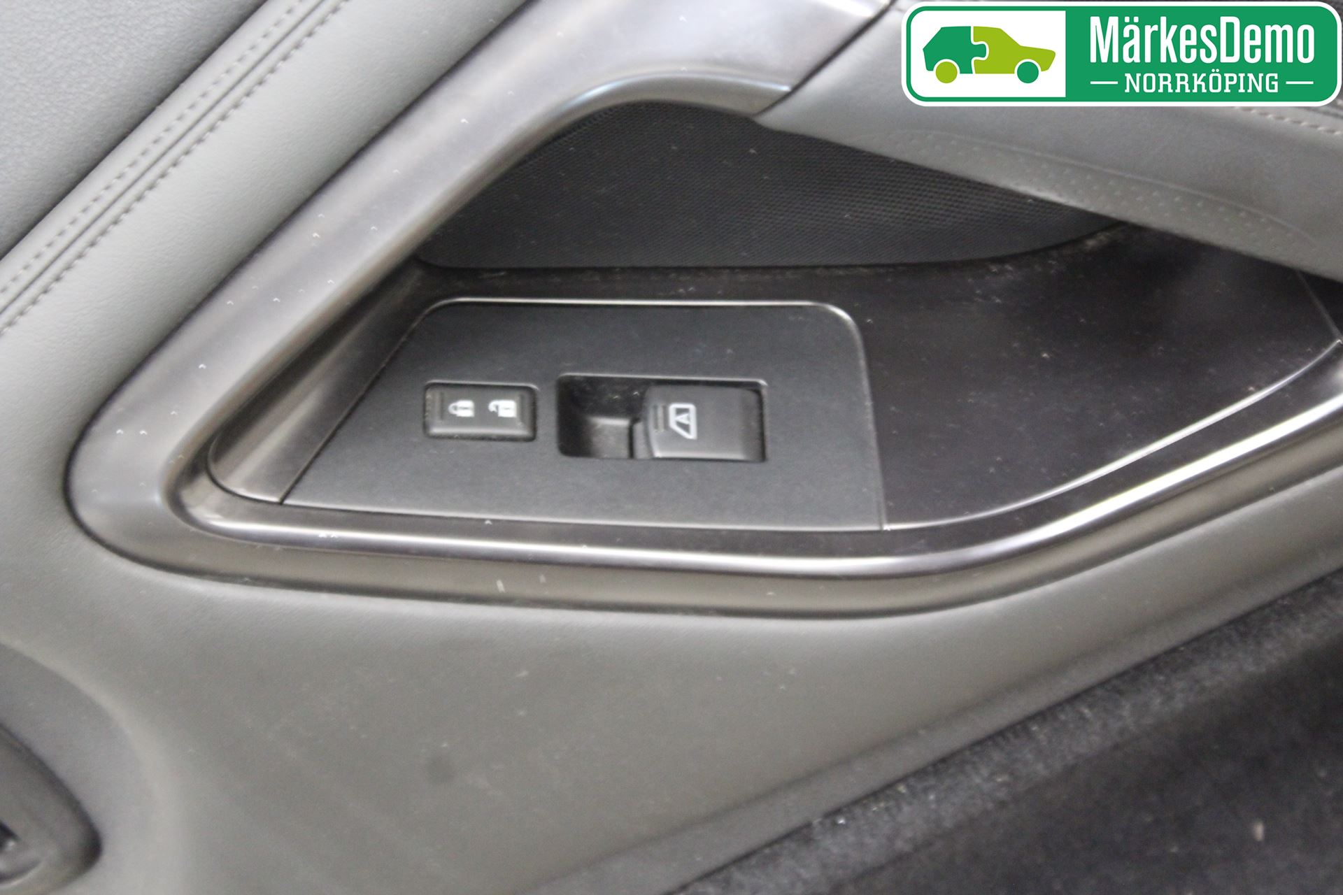 Nissan GT-R Dörrklädsel Hö