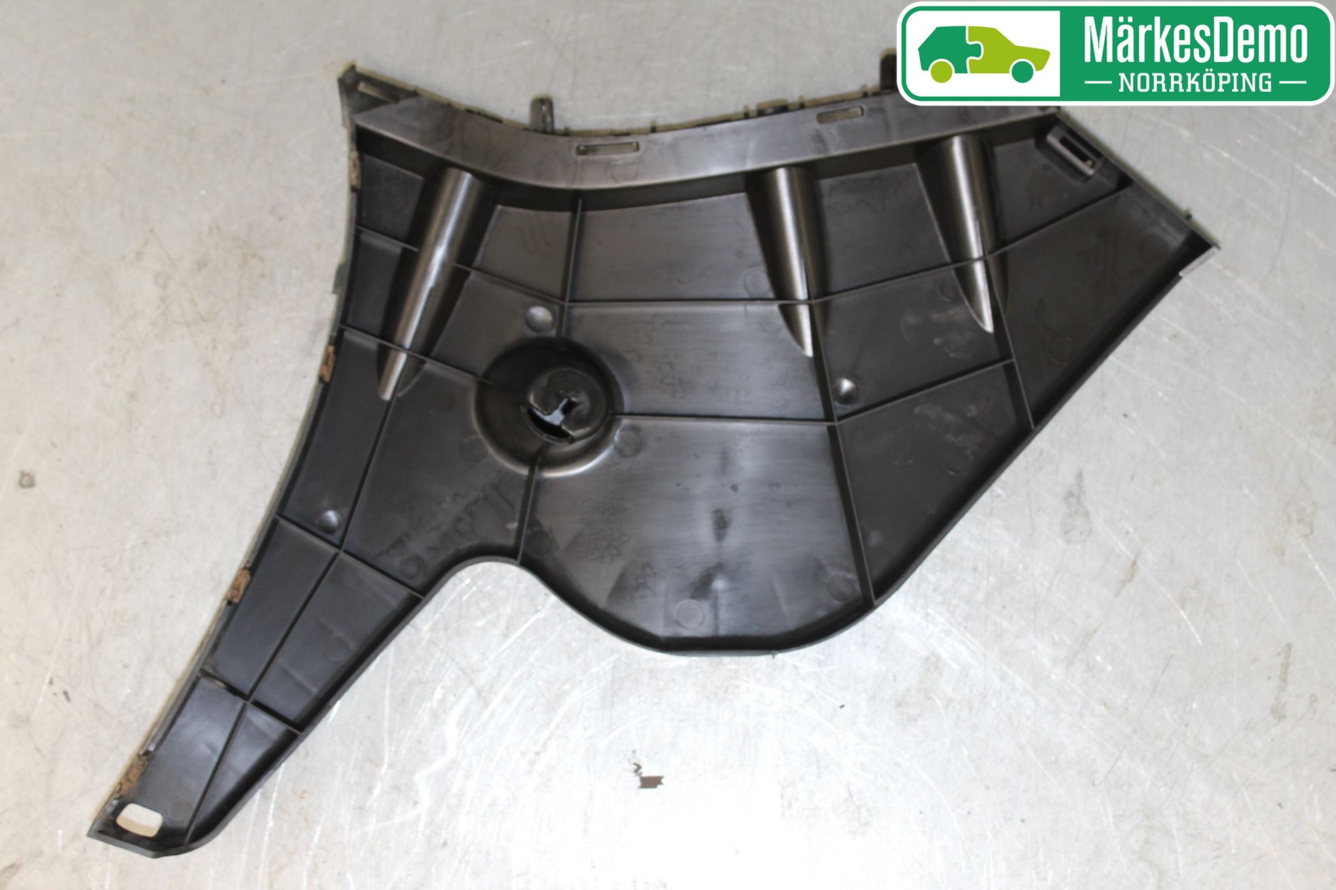 Volvo V60 11-13 Stötfångarfäste Bak Hö