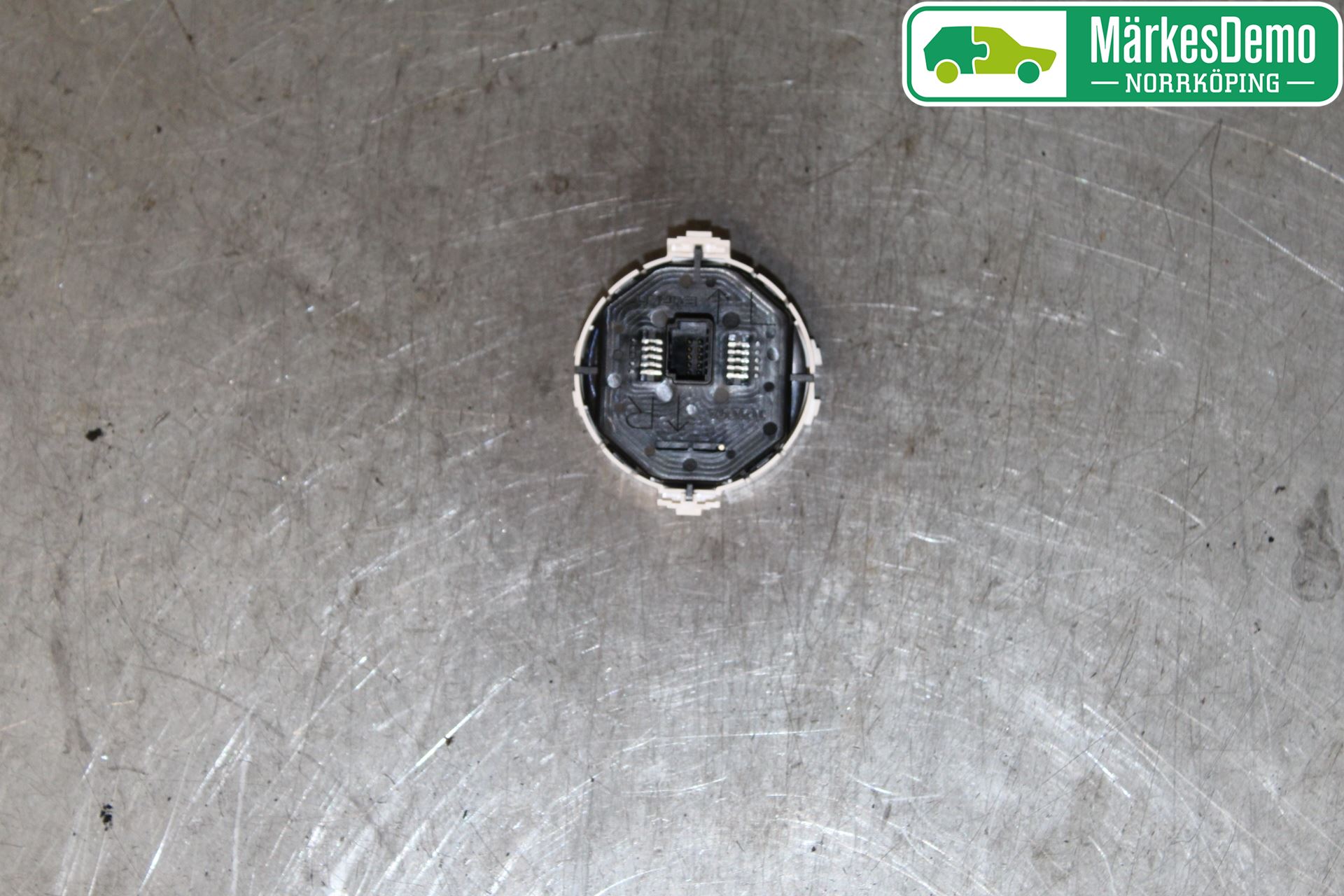 Toyota YARIS XP130 12-14 Strömställare Varnings