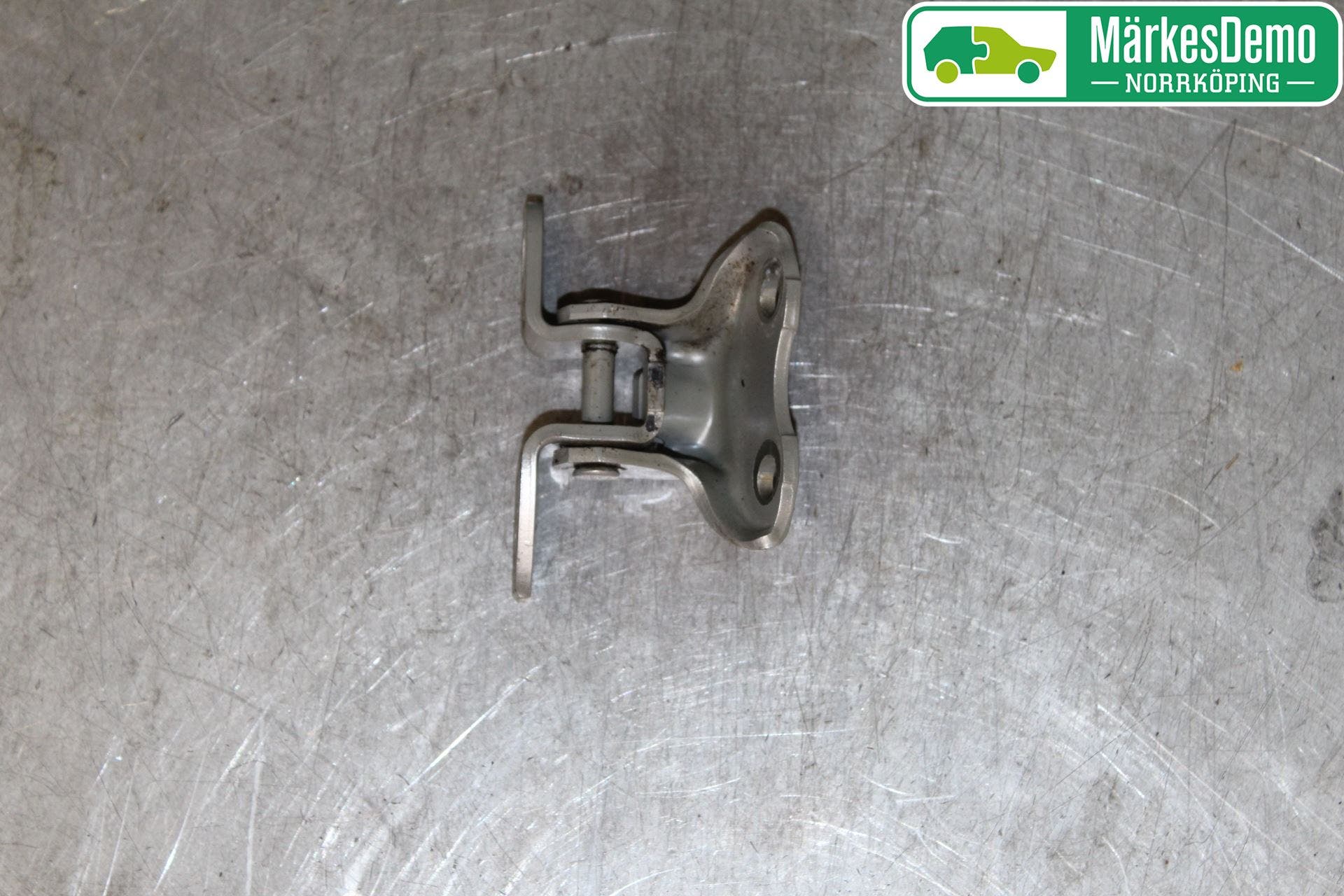 Toyota YARIS XP130 12-14 Dörrgångjärn