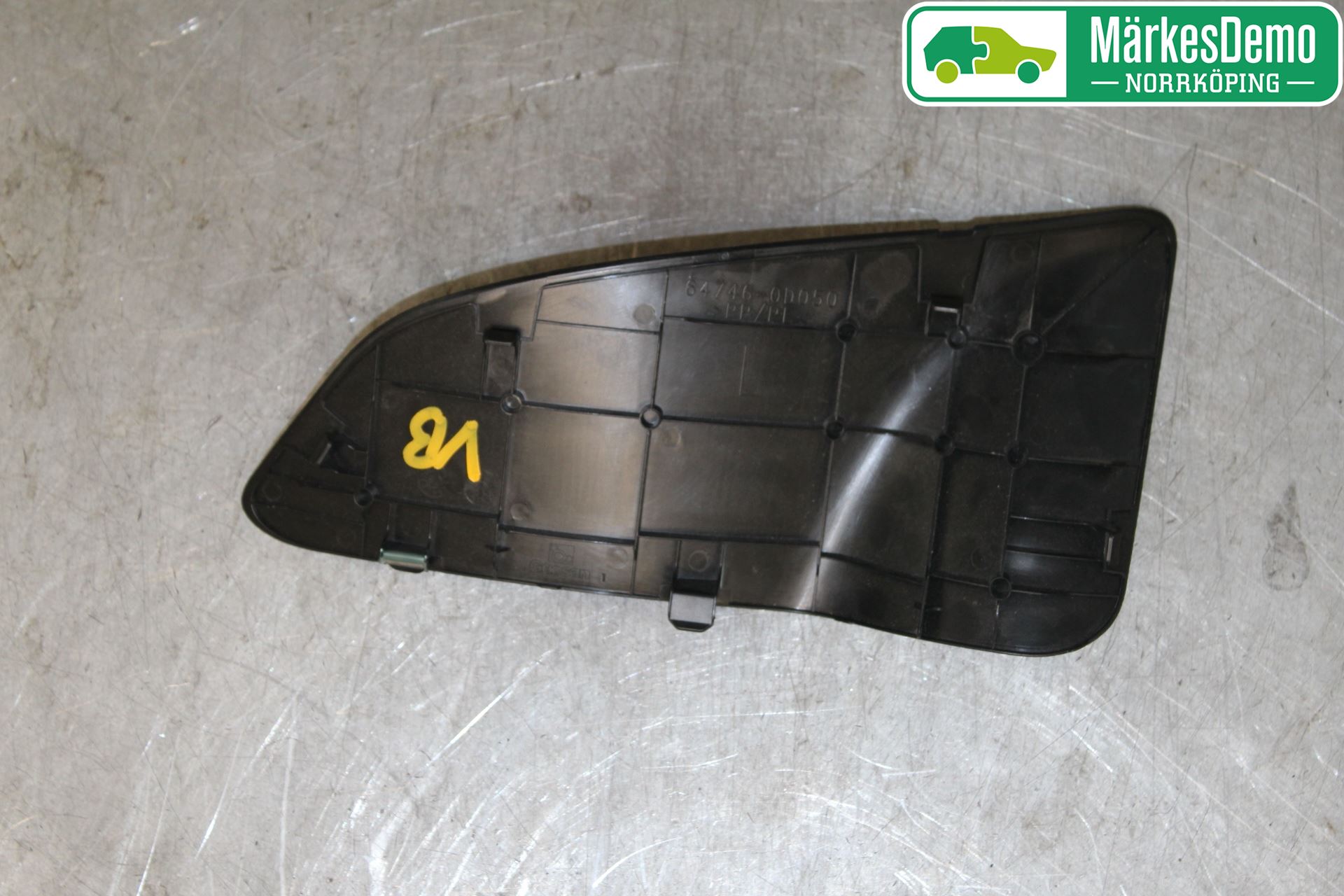 Toyota YARIS XP130 12-14 Inredning Bakstam