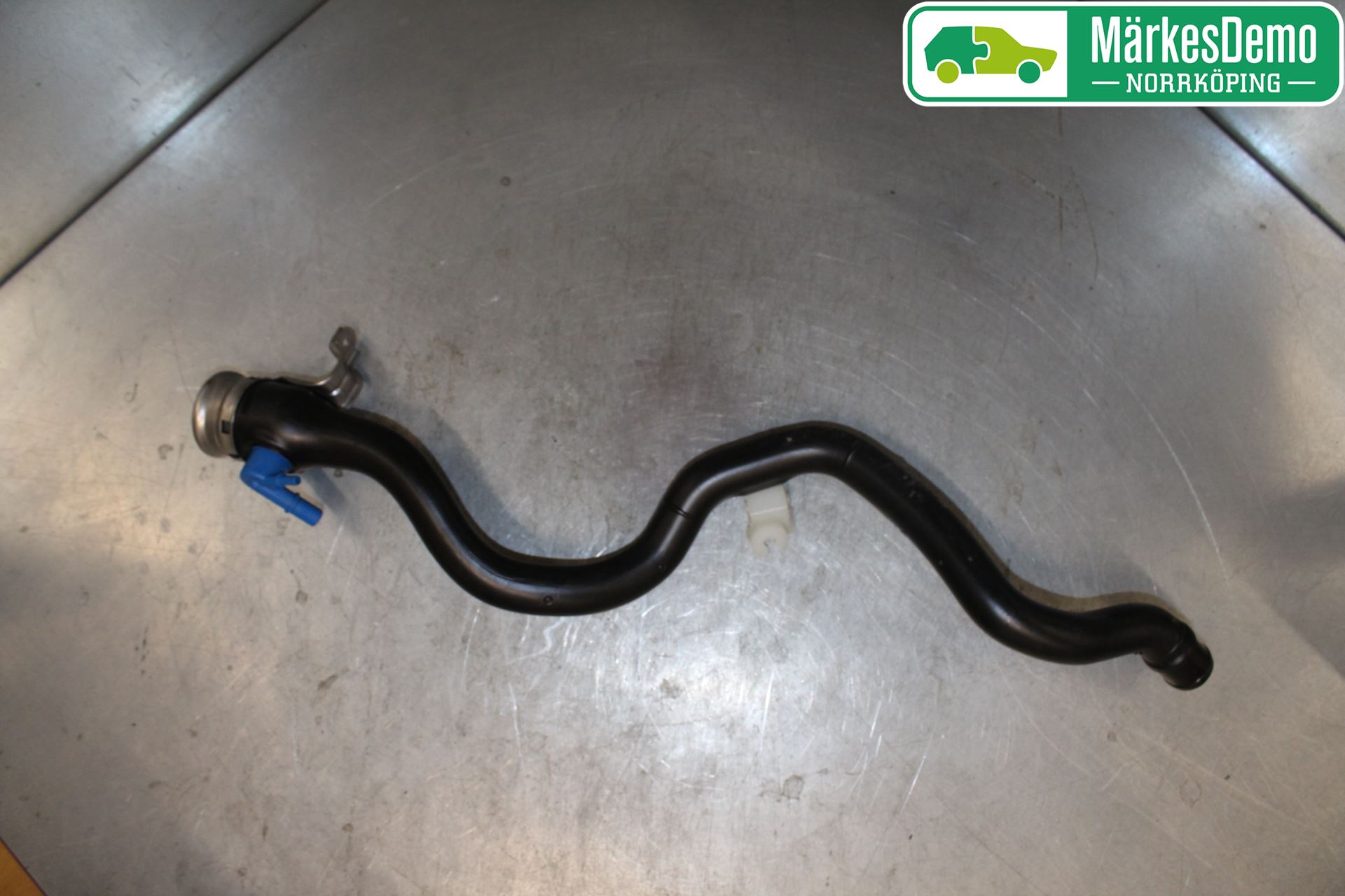 BMW 1 F20/F21 11-19 Bränslepåfyllnrör-Slang