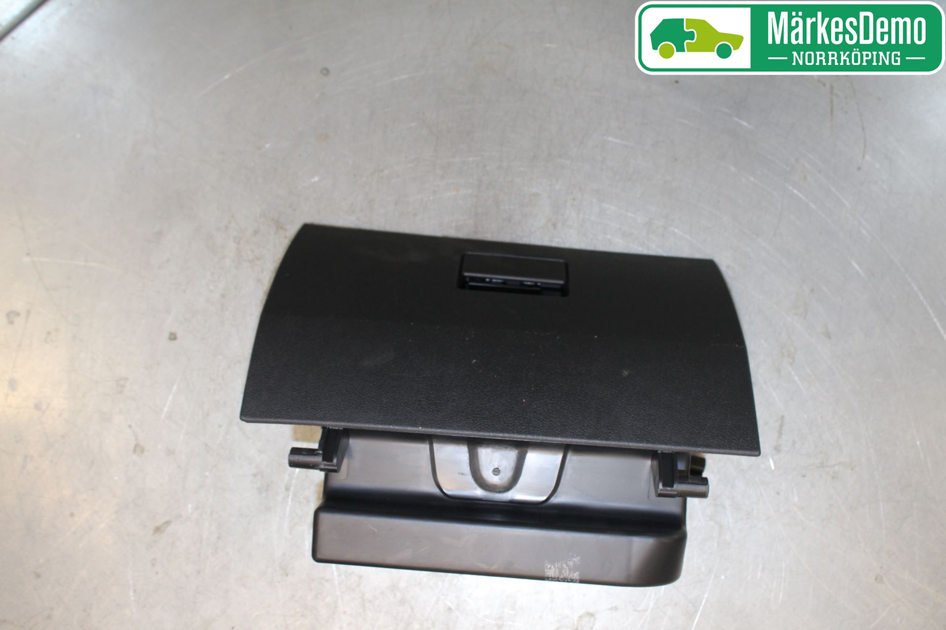 Ford FIESTA     06-08 Handskfack