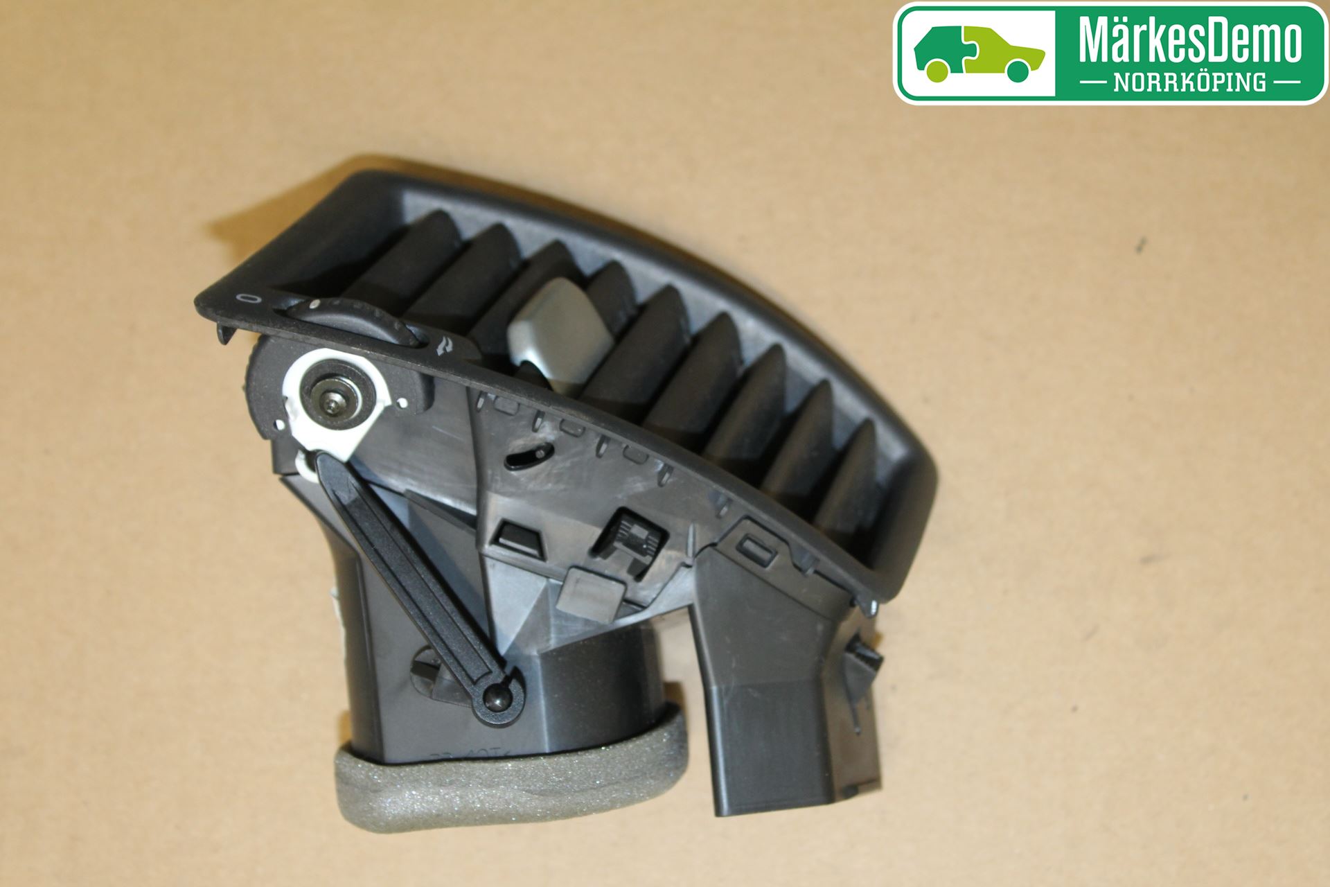 Volvo XC90 03-06 Defrosterkanal-Munstycke