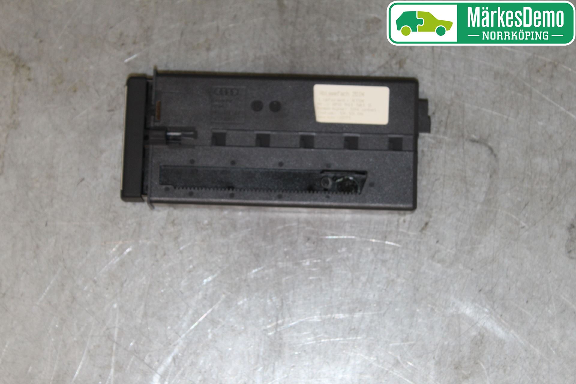 Audi A3/S3 05-13 Instrumentbräda Förvaringsfack