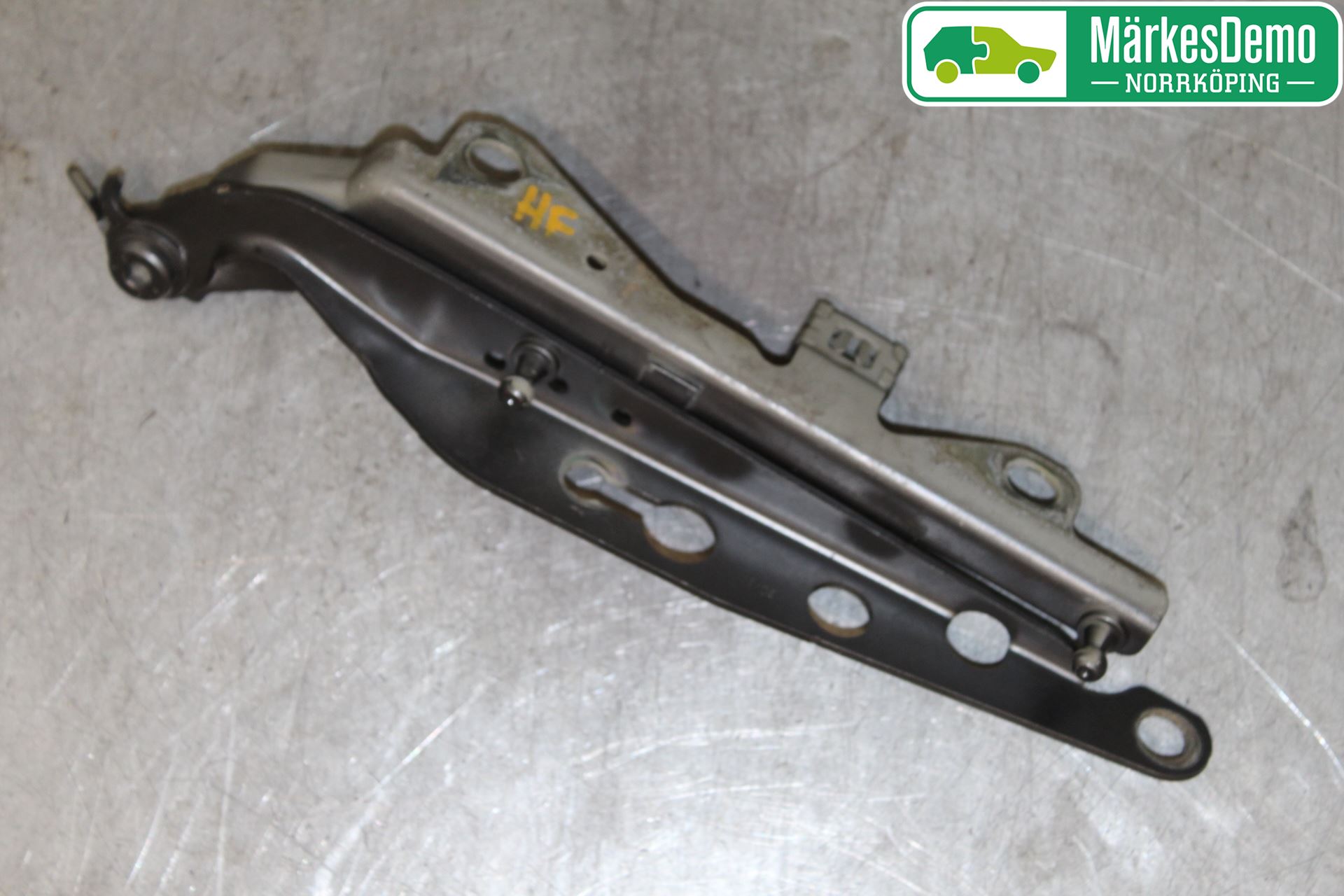 Volvo V70 05-08 Huvgångjärn