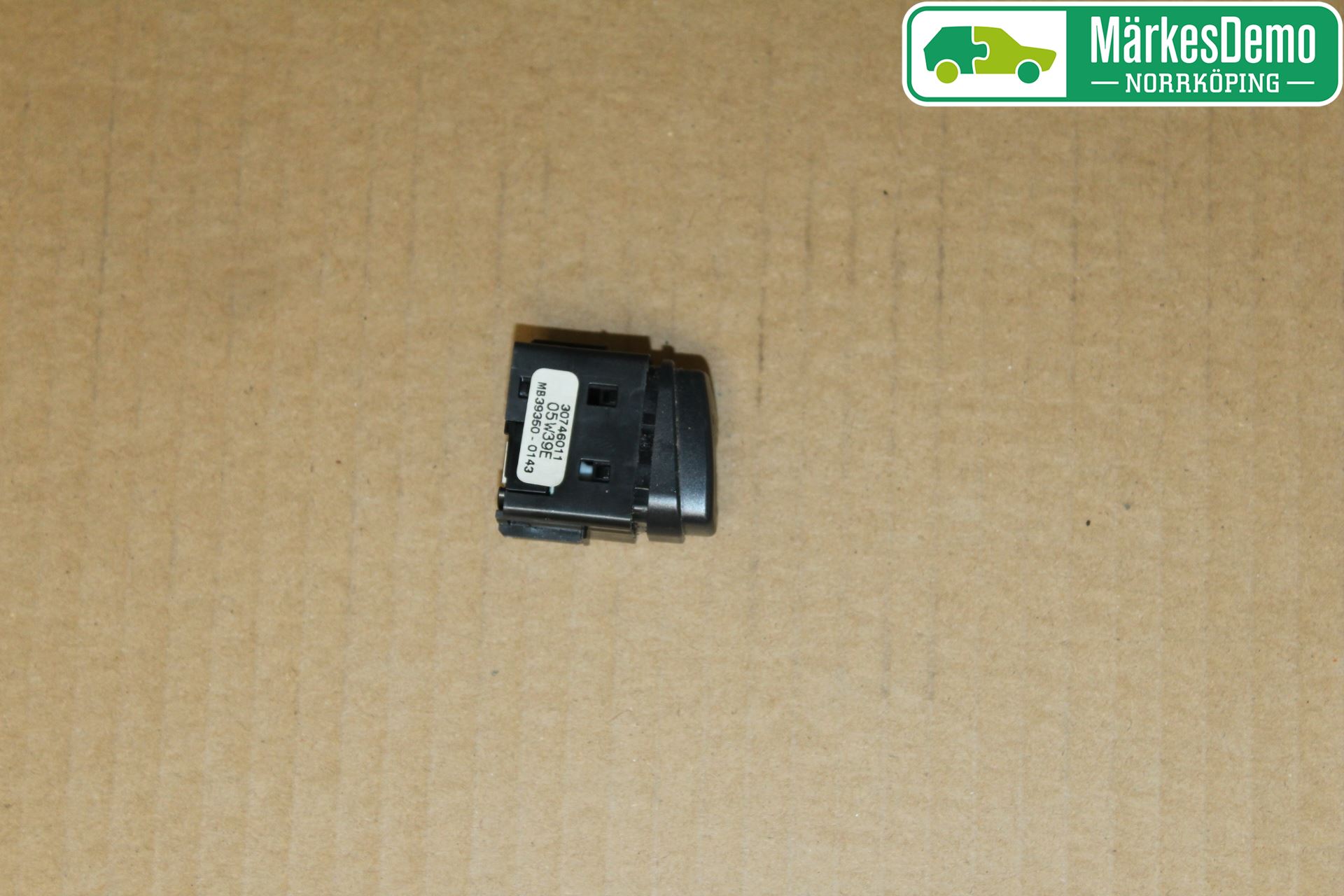 Volvo XC90 03-06 Strömställare Fram