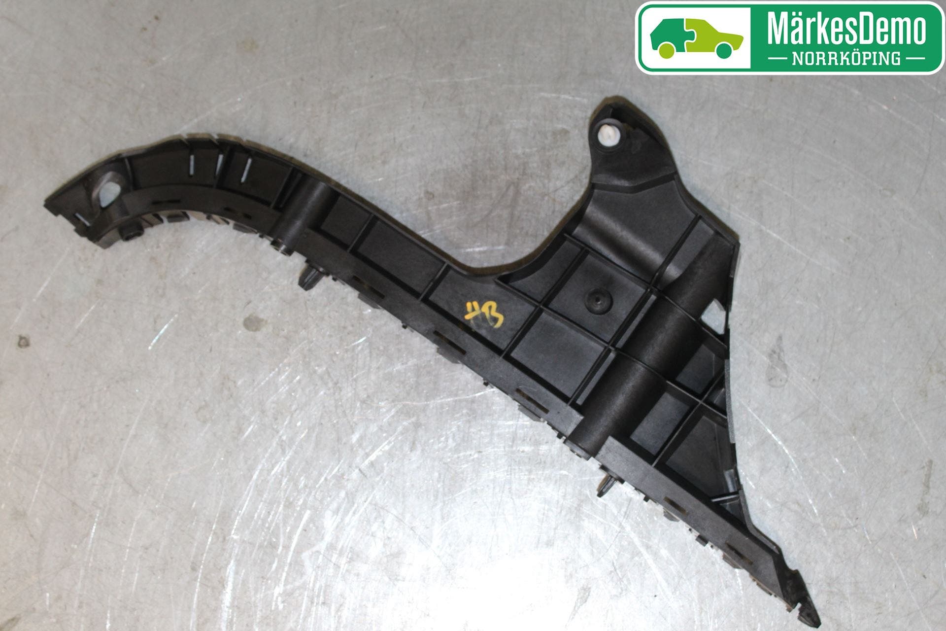 Volvo V70 08-13 Stötfångarfäste Bak Hö