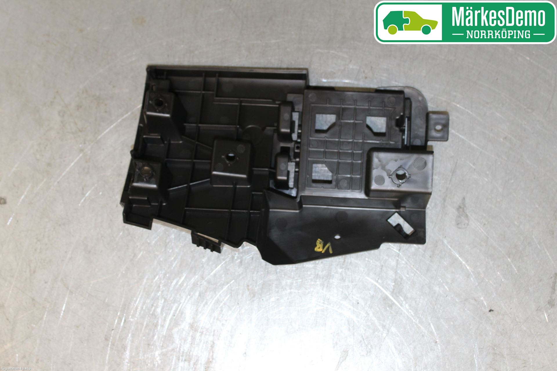 Volvo V60 14-18 Stötfångarfäste Bak Vä