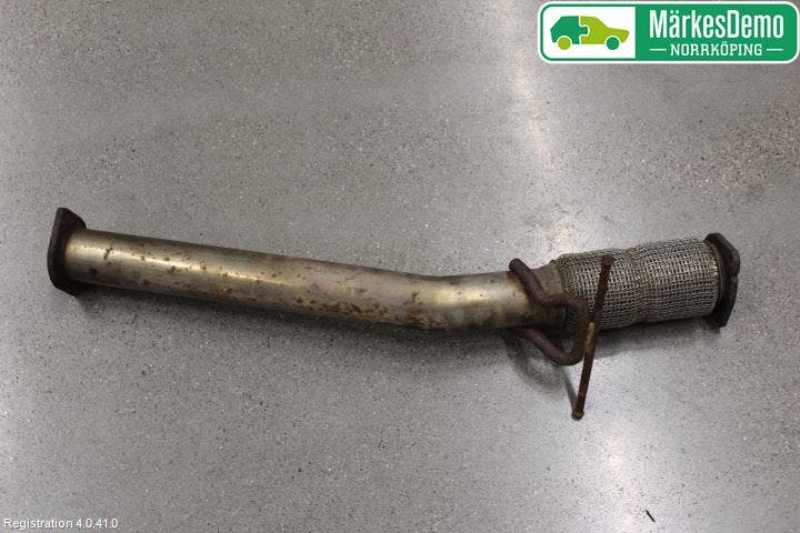 Volvo V60 14-18 Avgas Främre Rör