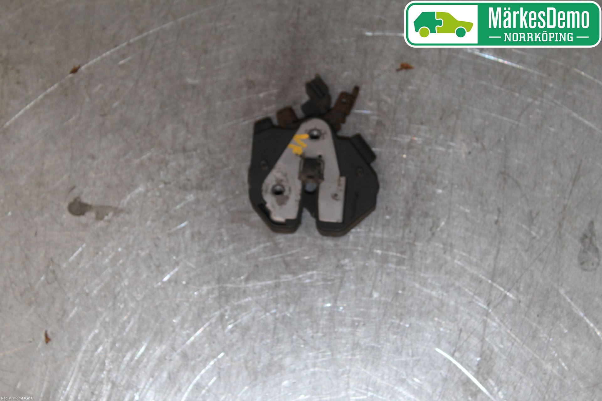 Volvo V70 05-08 Huvlås