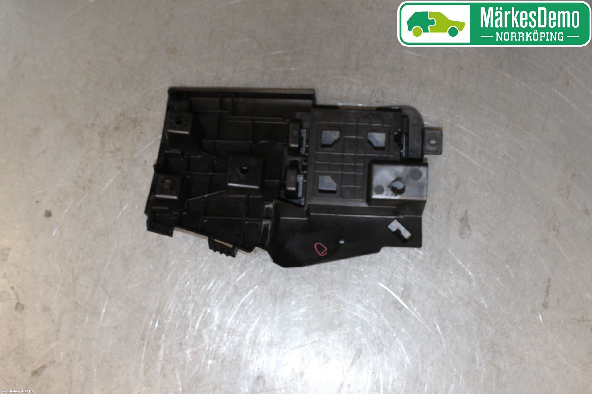 Volvo V60 14-18 Stötfångarfäste Bak Vä