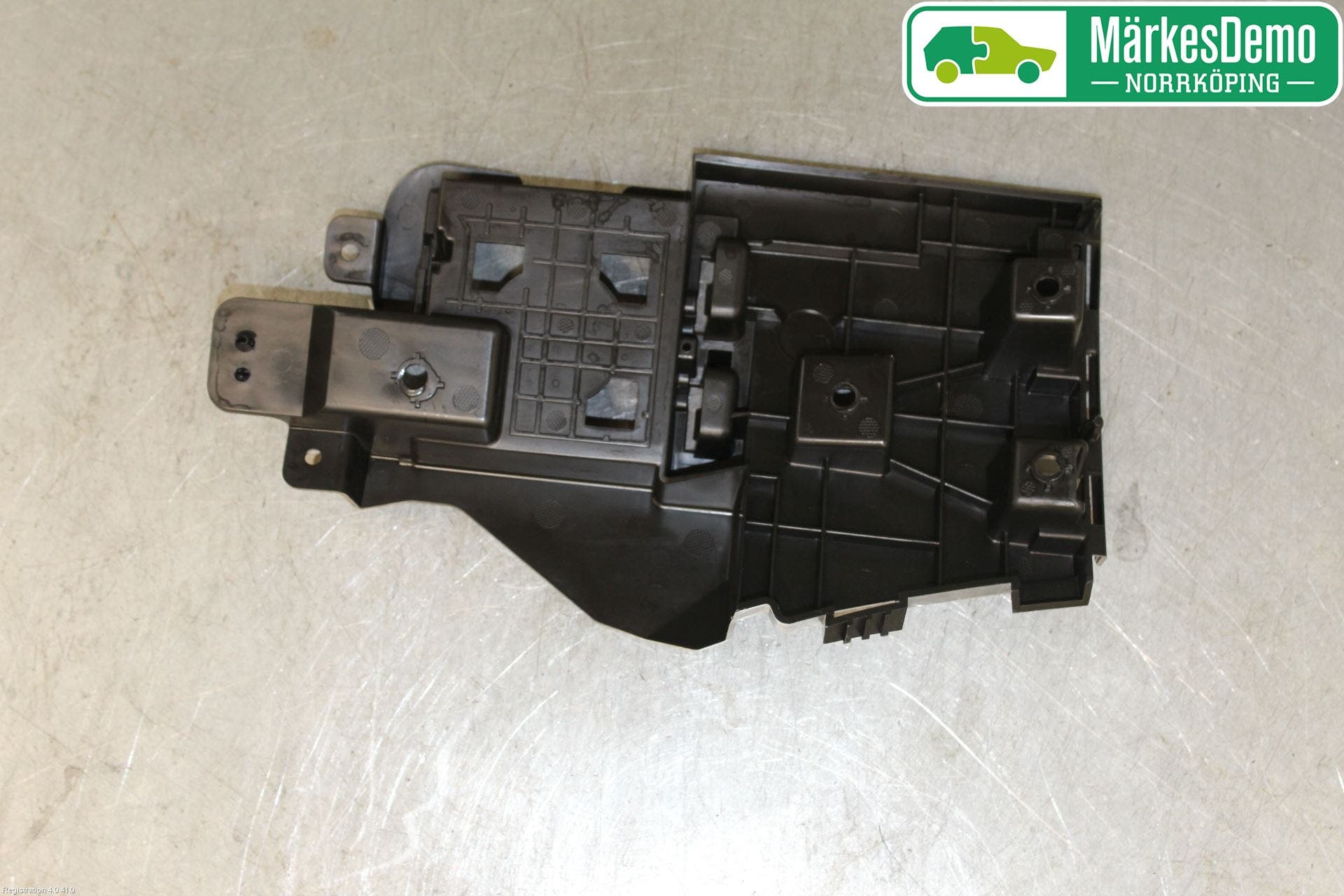 Volvo V60 14-18 Stötfångarfäste Bak Hö