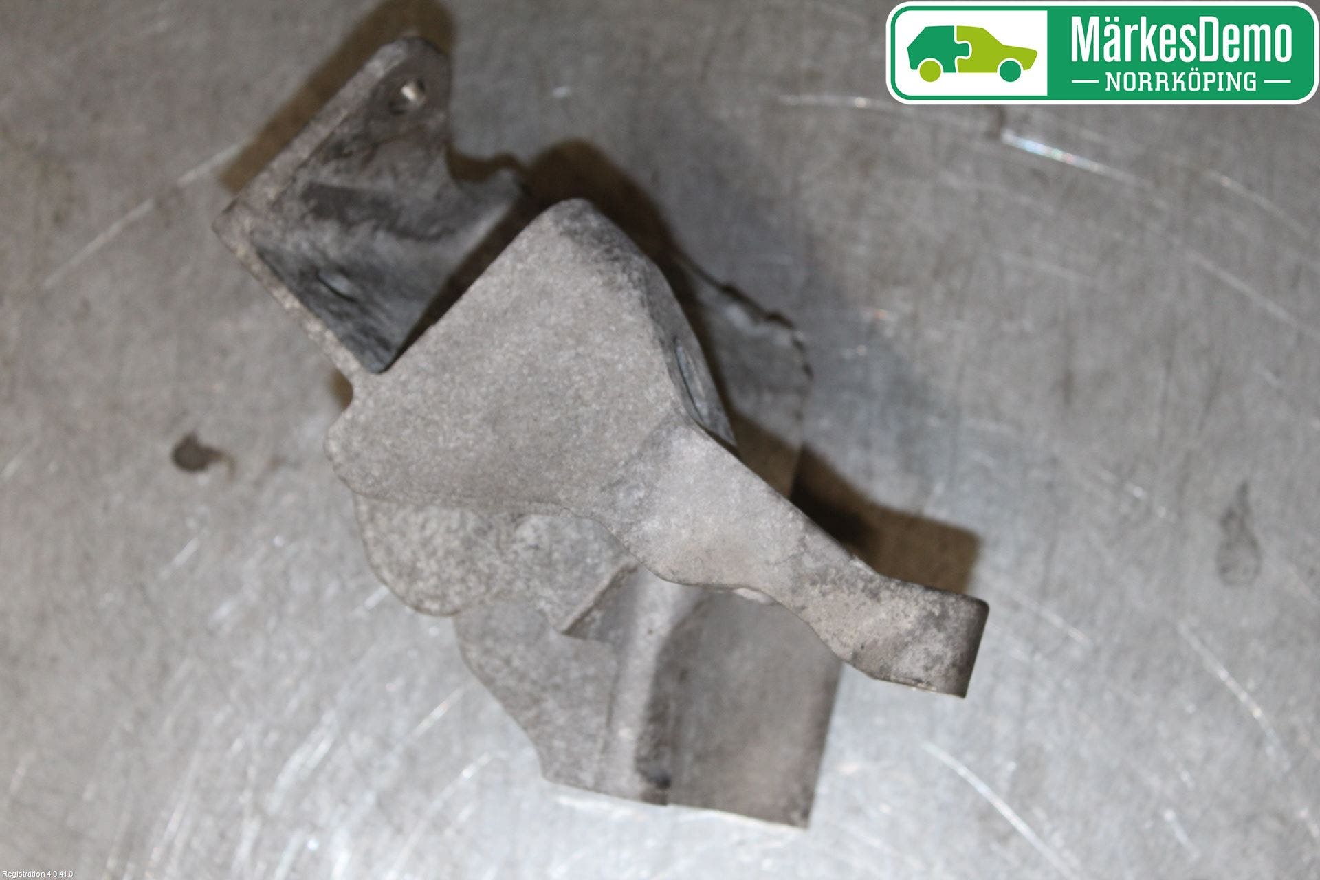 Volvo V60 14-18 Motorfäste