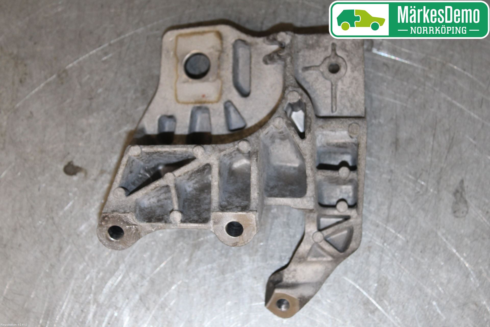 Volvo V60 14-18 Motorfäste