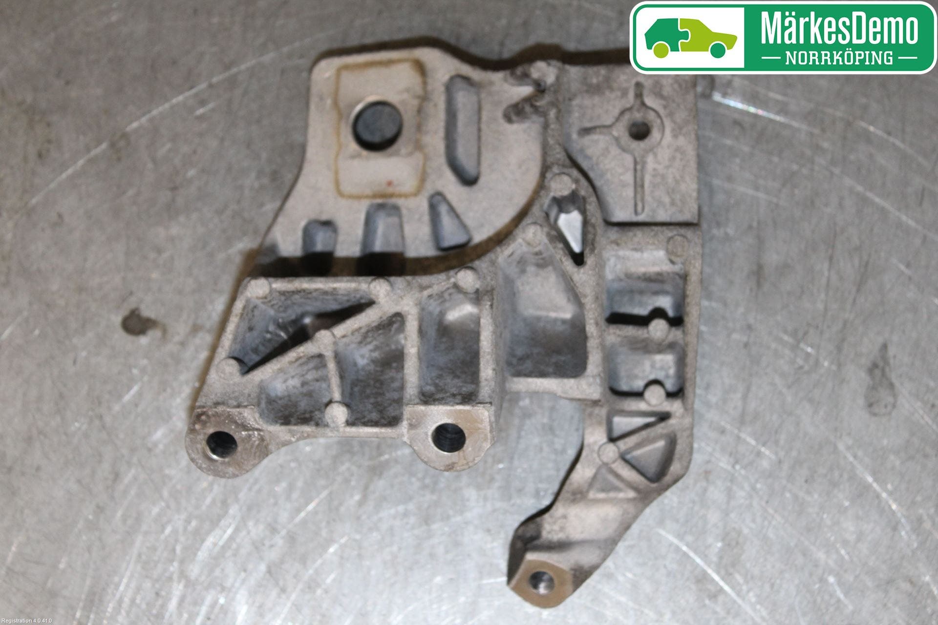 Volvo V60 14-18 Motorfäste