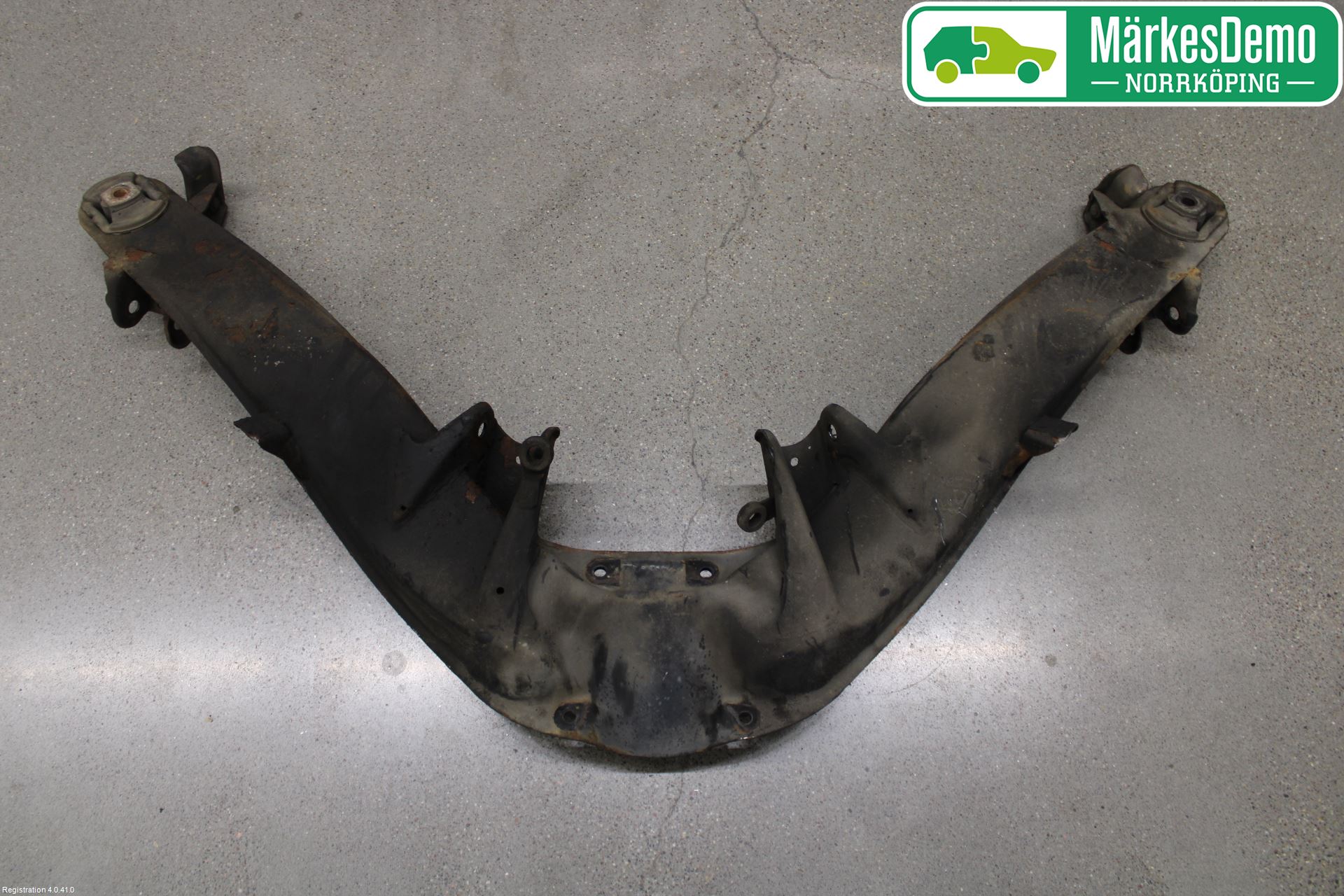 Mercedes-Benz MB 200-300  (W123) 76-86 Bakaxelbalk