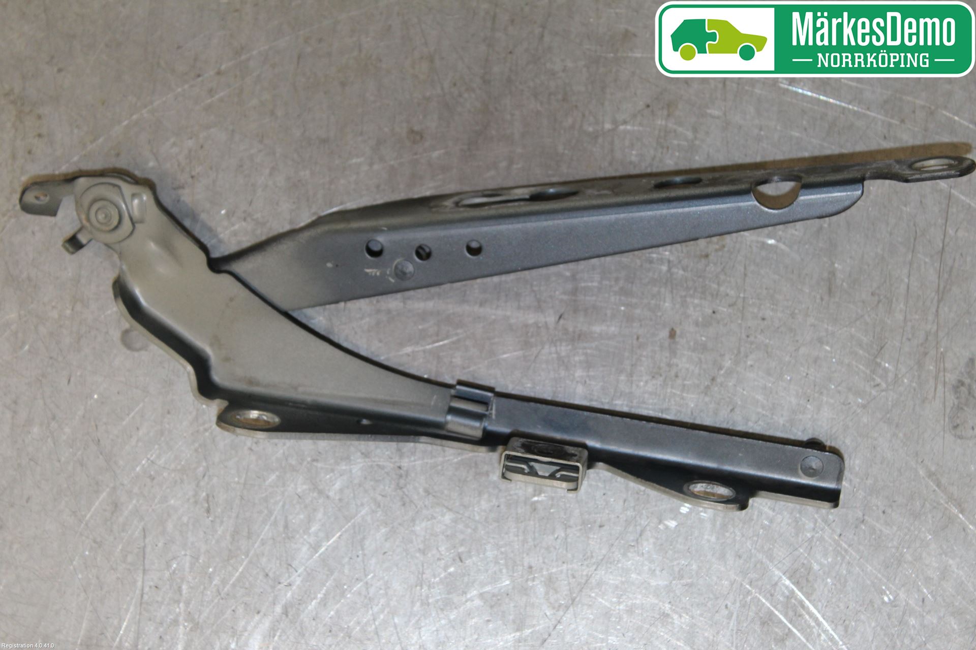 Volvo V70 05-08 Huvgångjärn