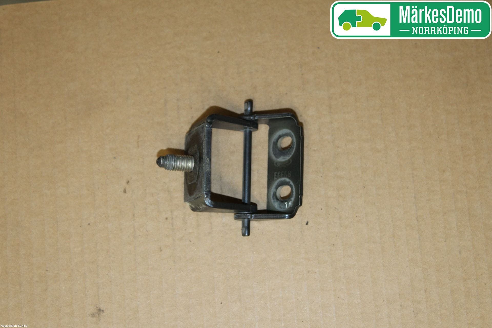 Ford FIESTA 09-12 Bakluckegångjärn Vä