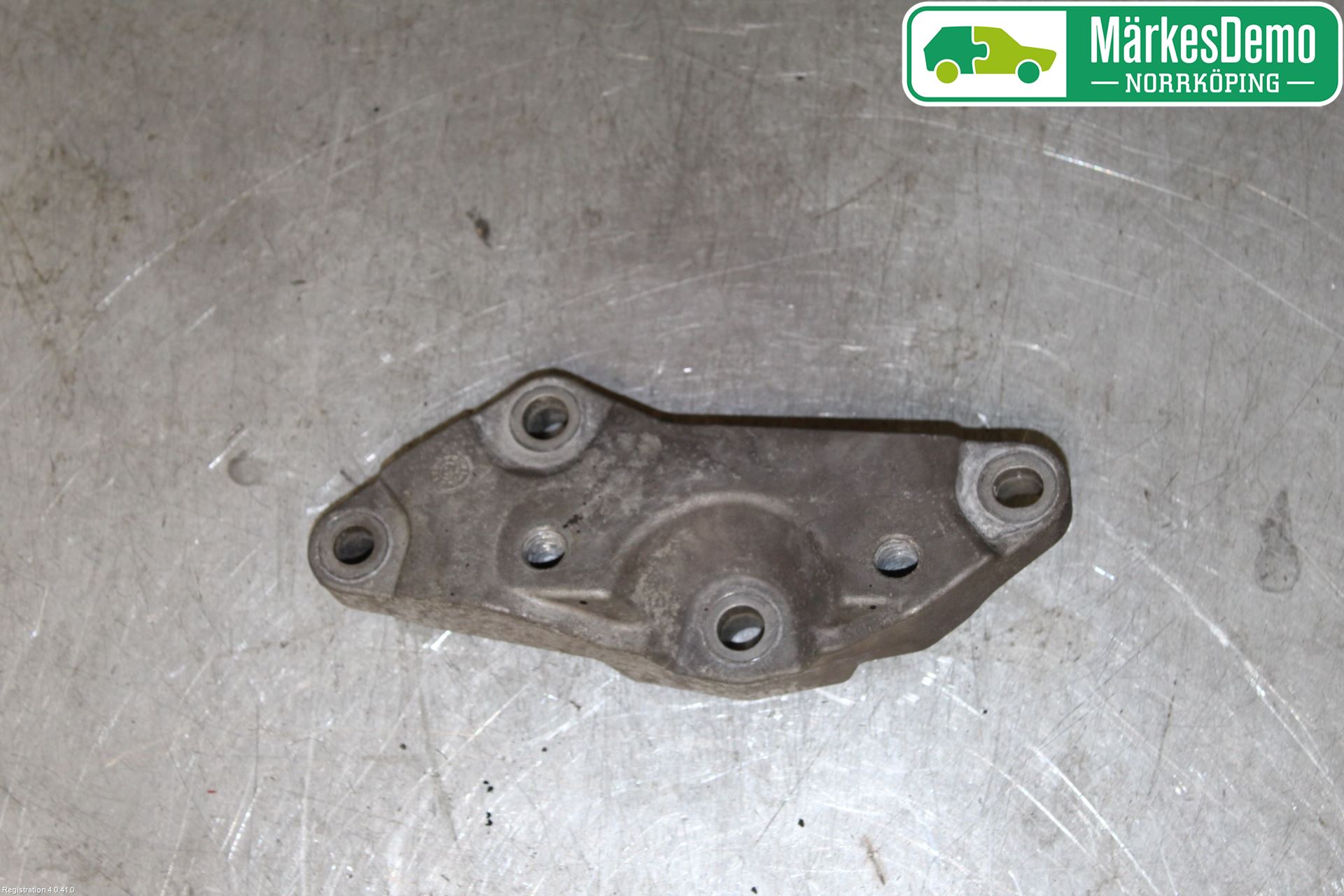 Volvo XC60 14-17 Växellådsfäste