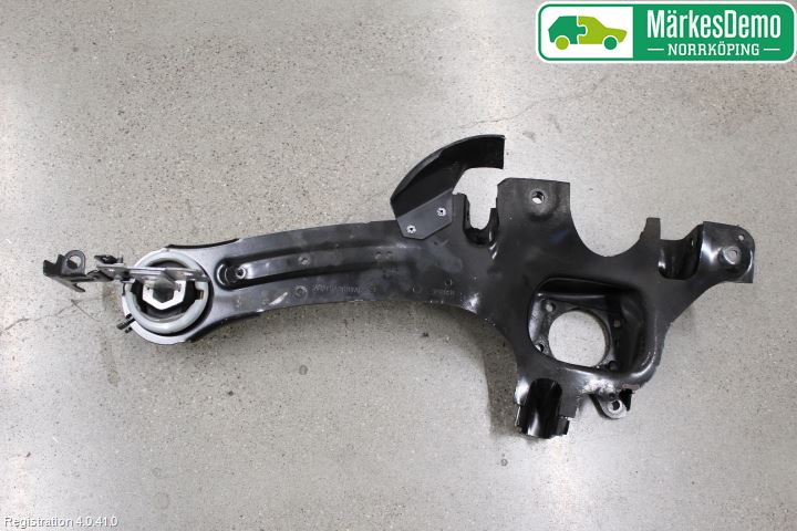 Volvo V60 CROSS COUNTRY 16-18 Bärarm Bak Vänster