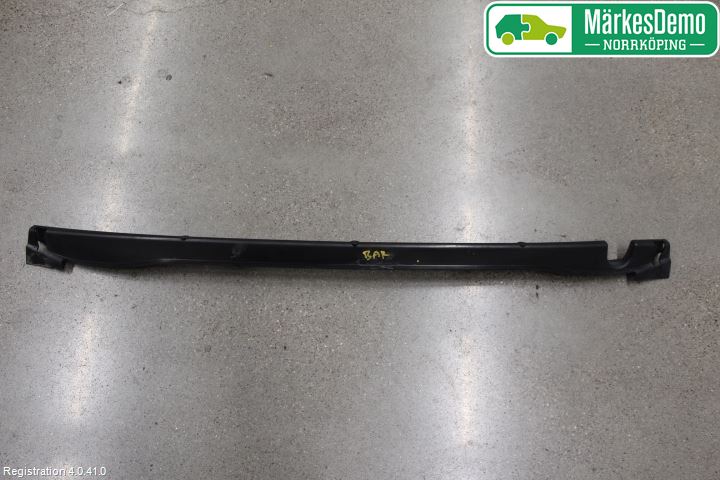 Volvo V70 08-13 Stötfsidostycke Mellanlägg