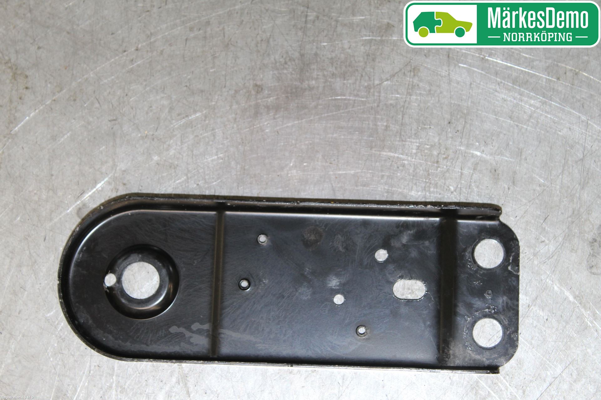 Volvo V90 17->> Bakaxel Fäste