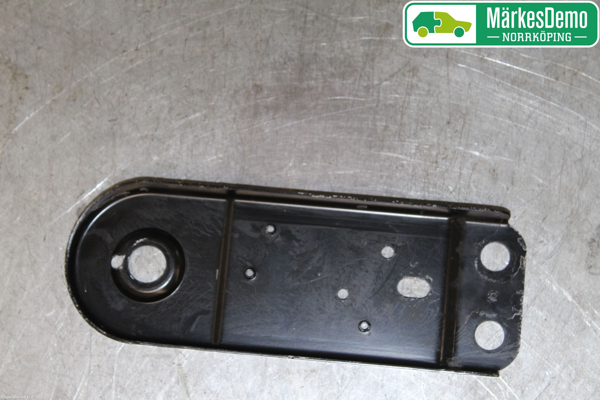 Volvo V90 17->> Bakaxel Fäste