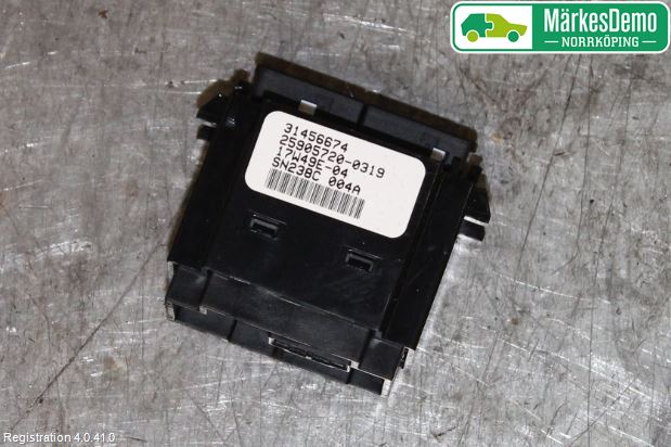 Volvo XC40/RECHARGE 18- Strömställare Stolvärme